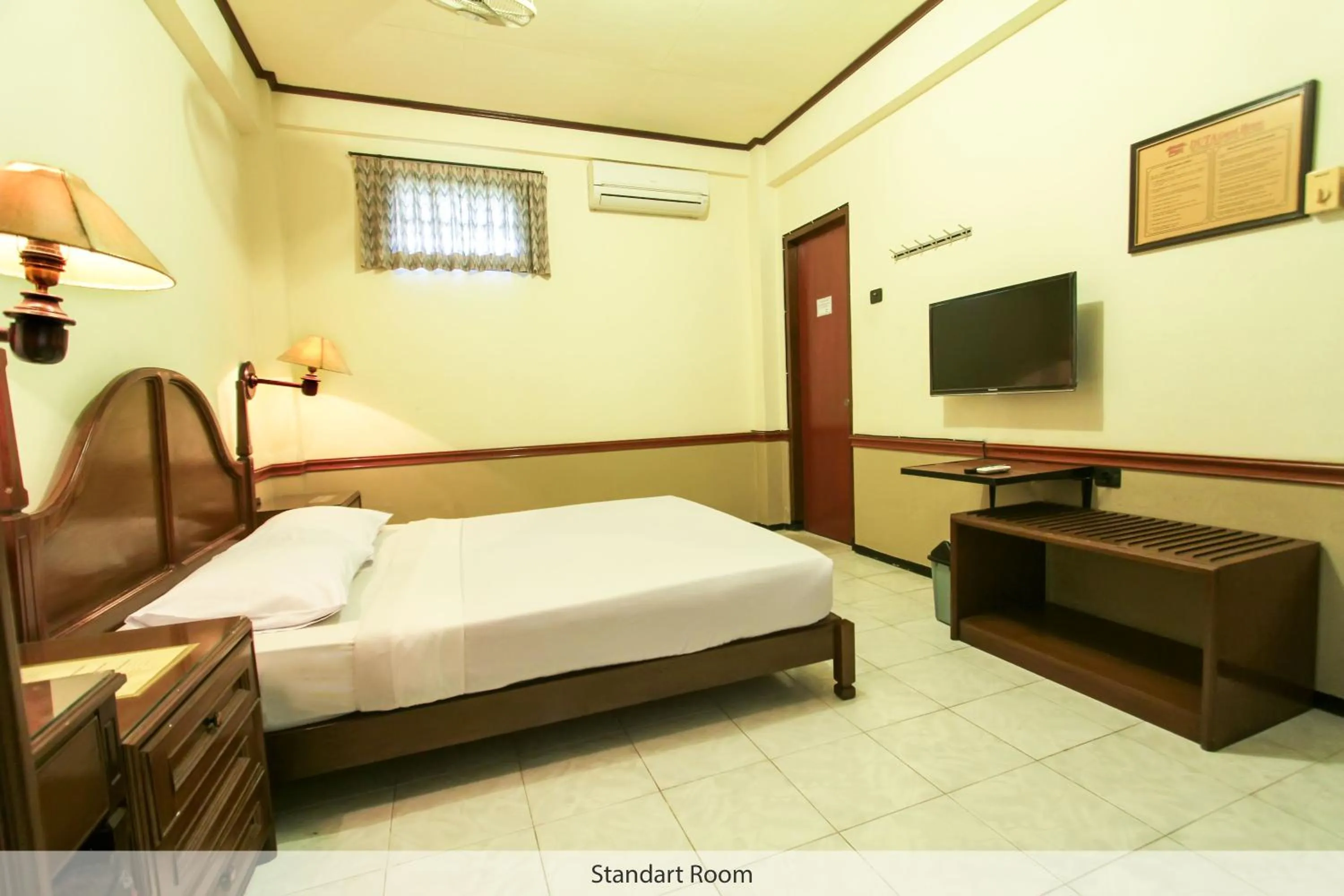 Shower, Bed in Duta Guest House