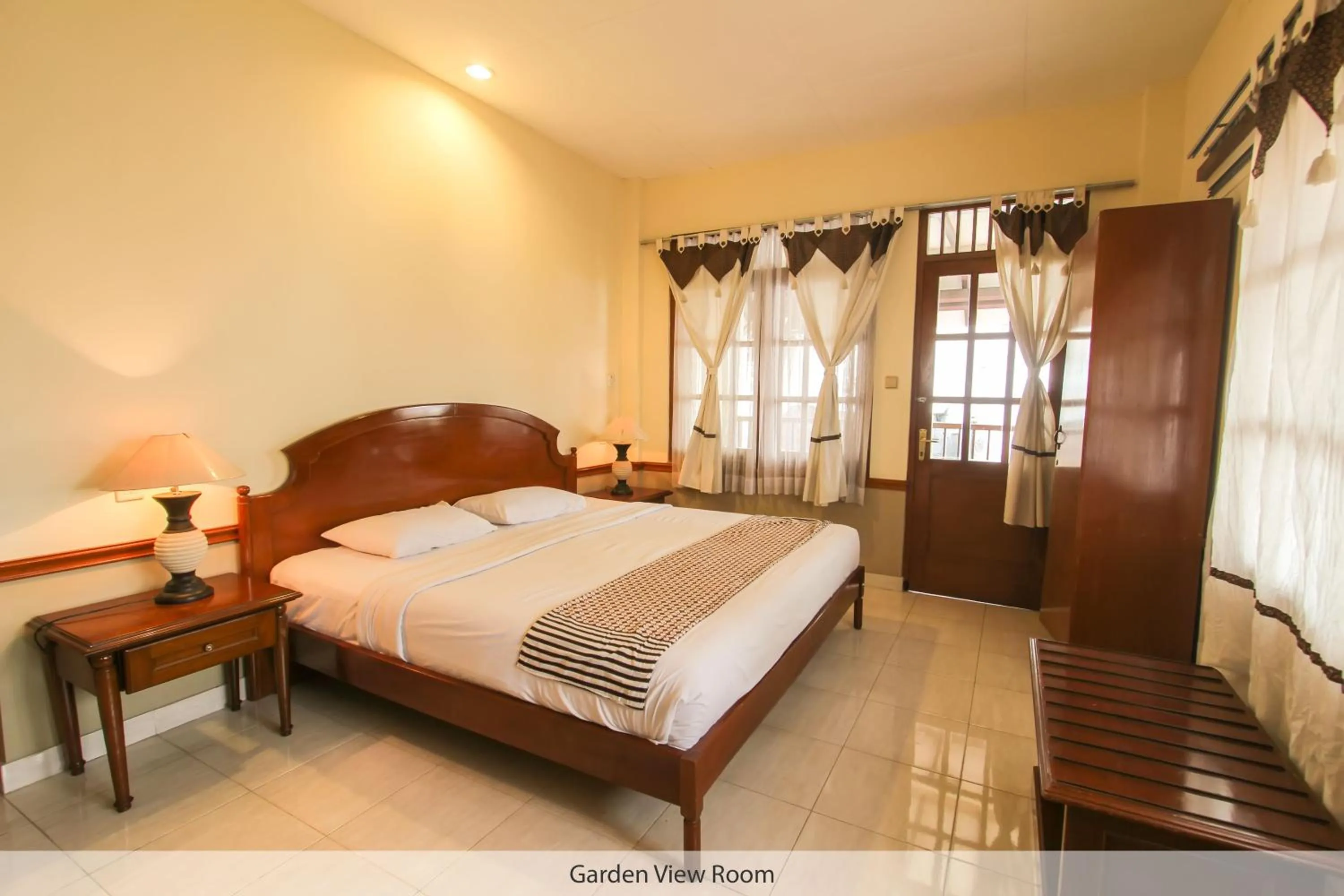 Shower, Bed in Duta Guest House