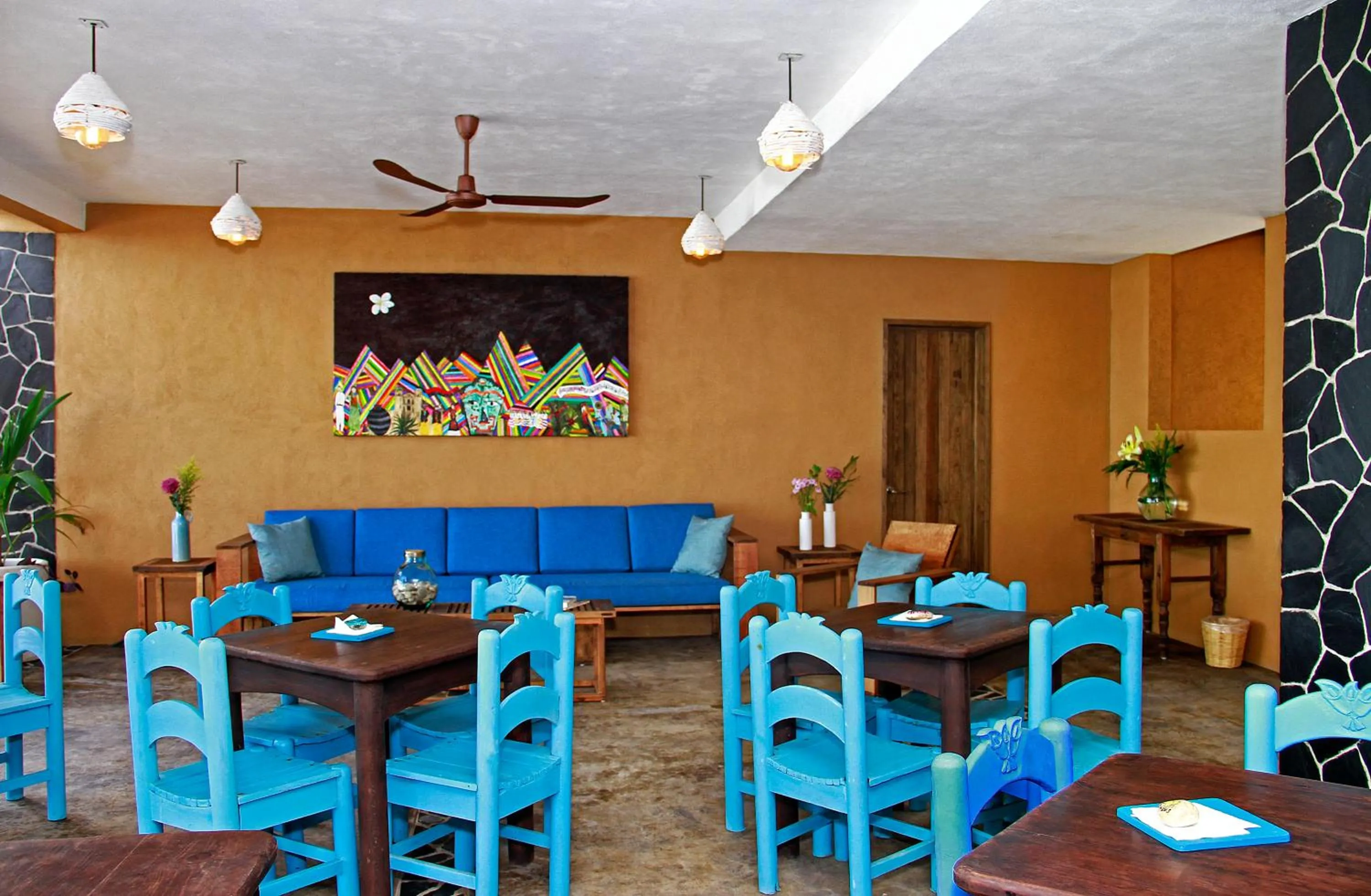 Restaurant/places to eat in Casa Bagus