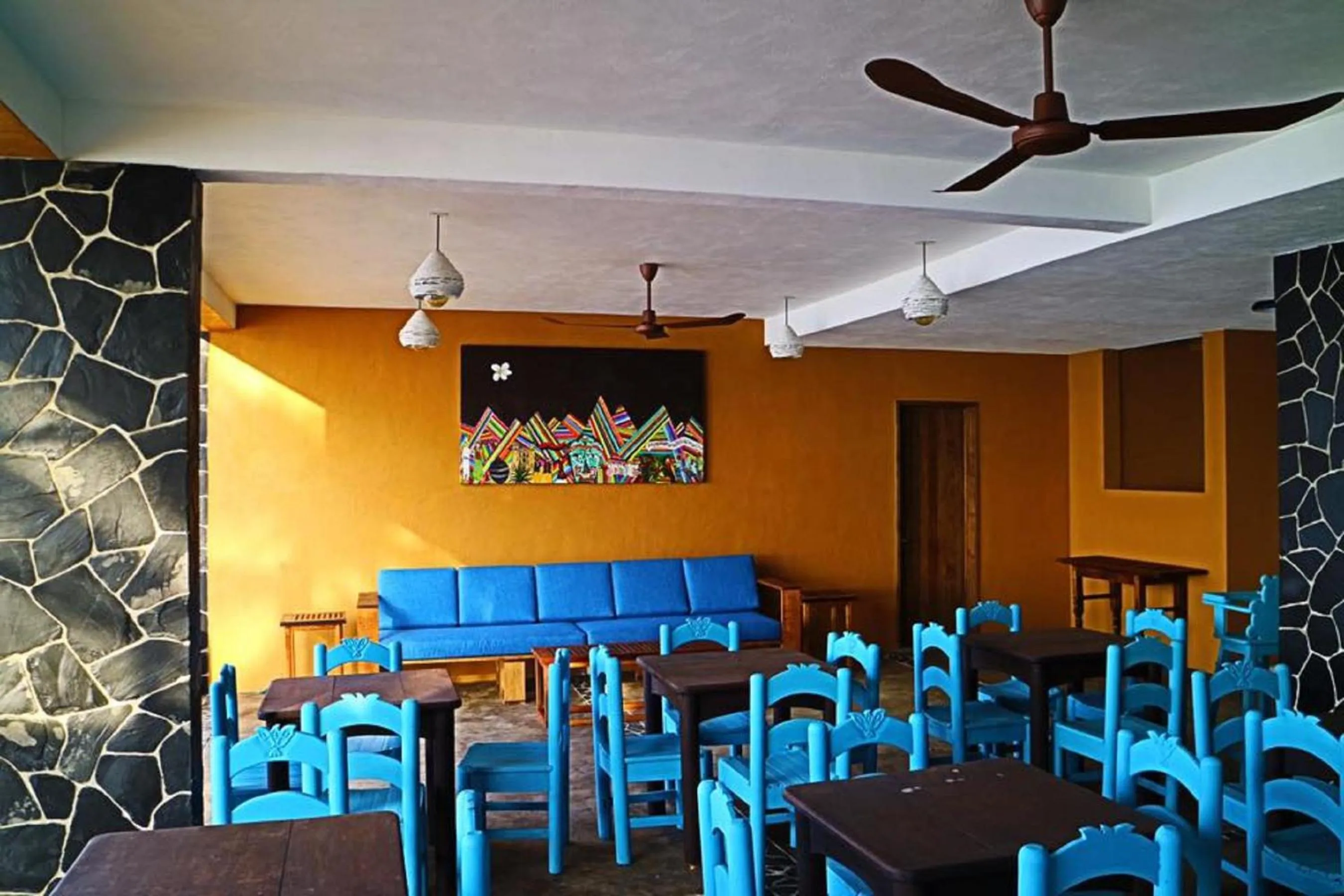 Restaurant/places to eat in Casa Bagus