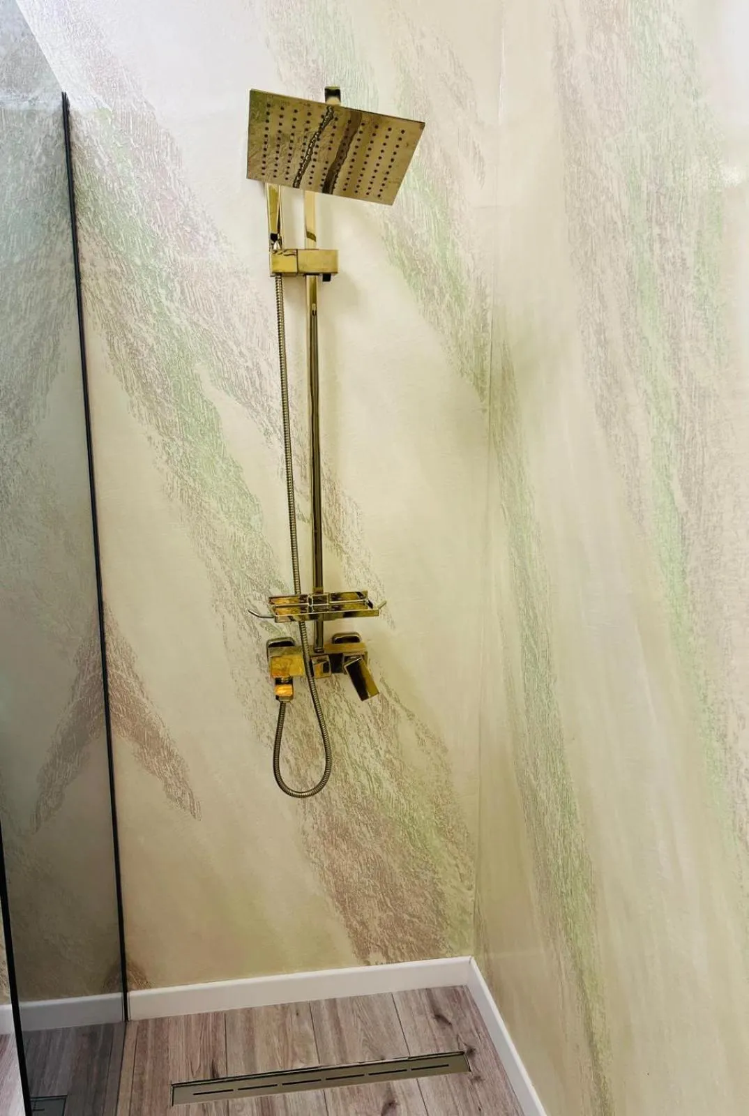 Shower in Perla Muresului