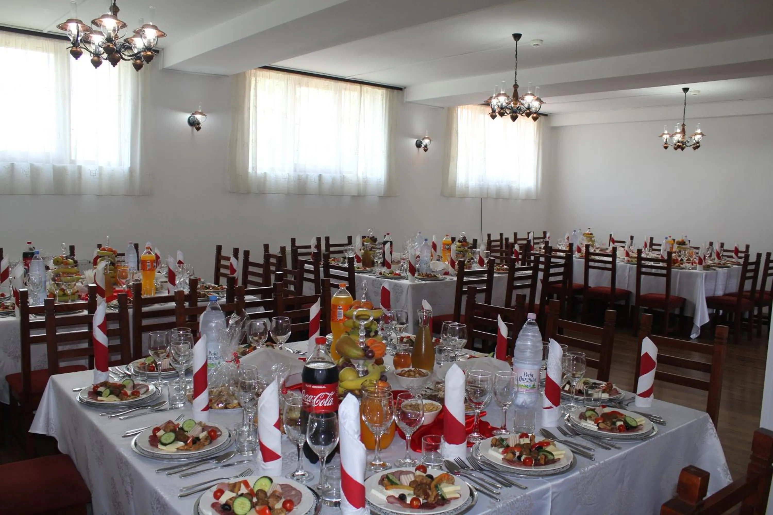 Restaurant/places to eat in Perla Muresului