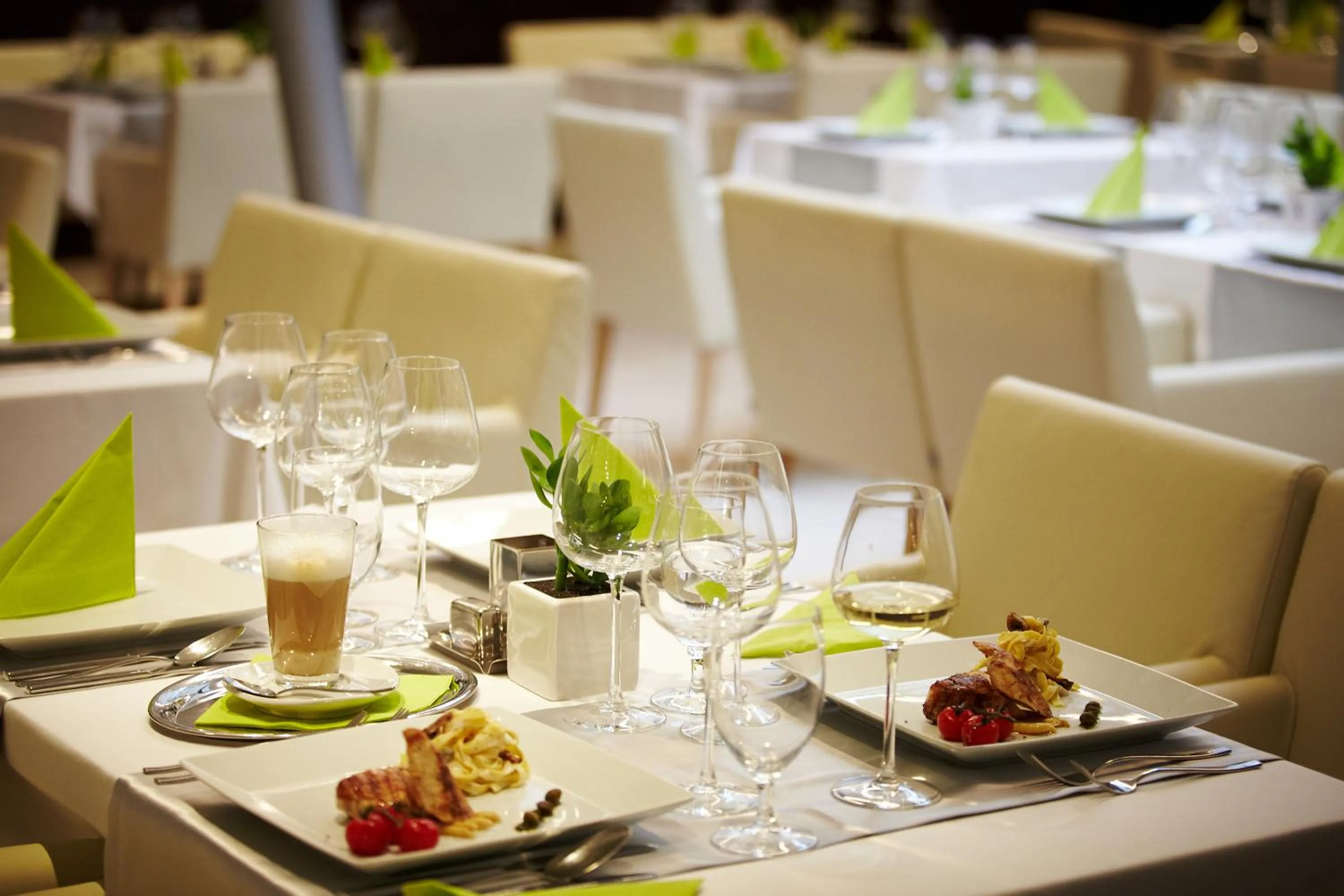 Restaurant/places to eat in Boutique Hotel Chrysso