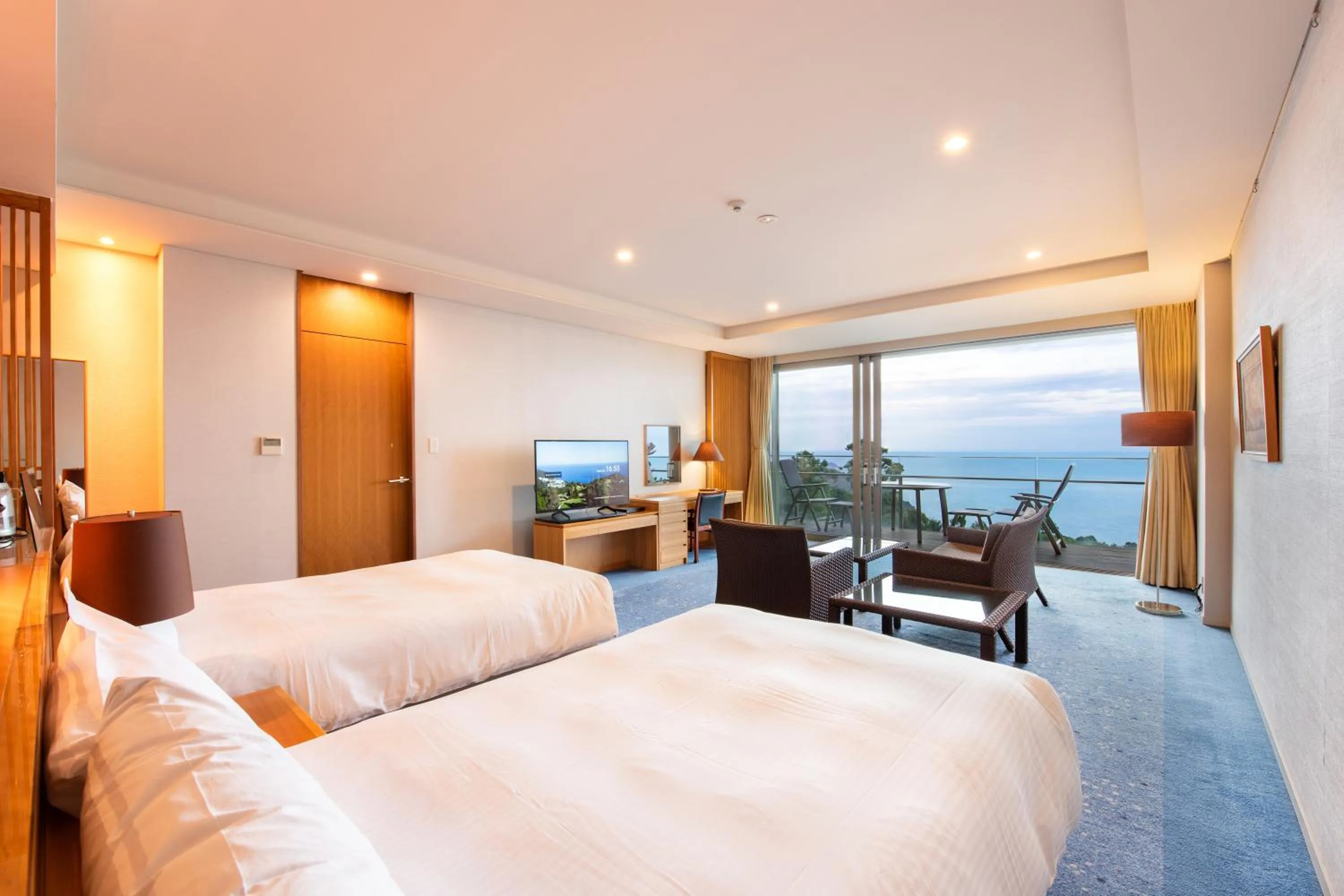 Superior Twin Room with Sea View in Atami Club Geihinkan