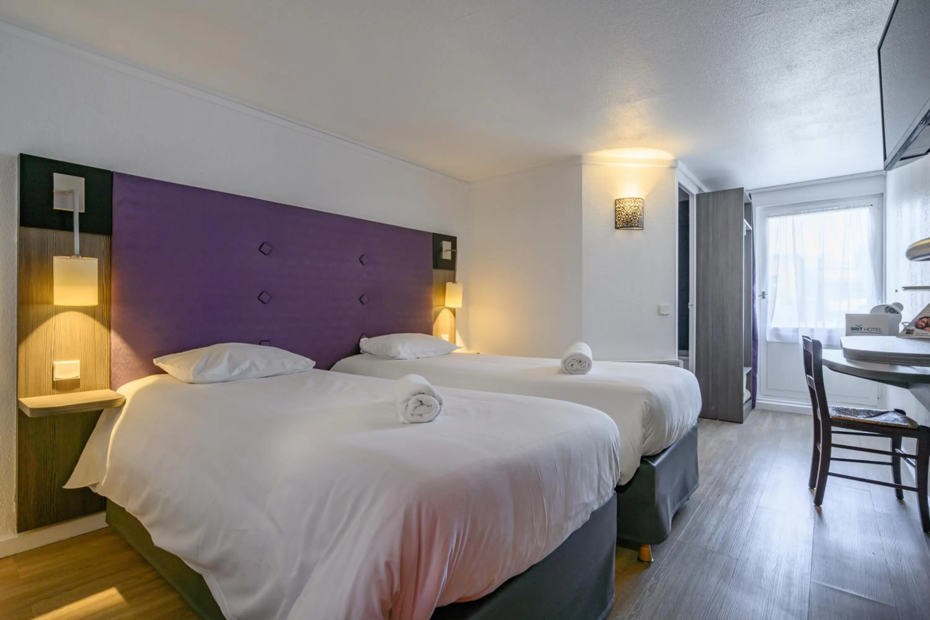 Bed in Brit Hotel Reims La Neuvillette