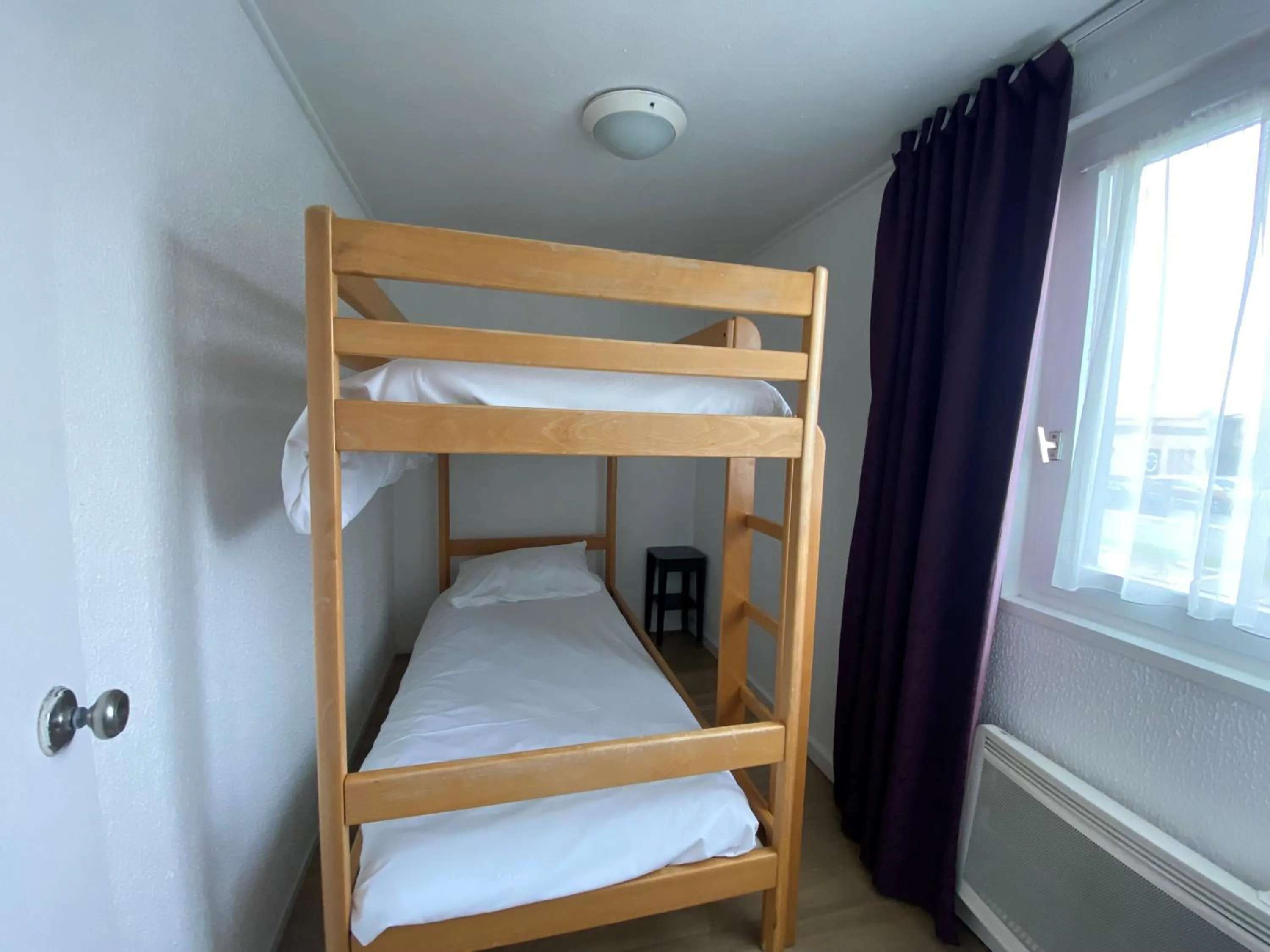 Bed in Brit Hotel Reims La Neuvillette