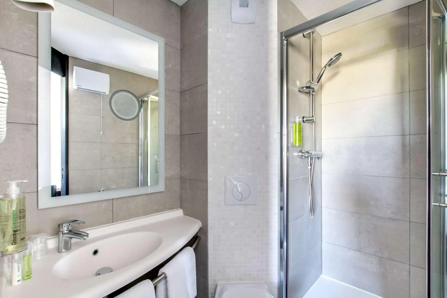 Shower in Brit Hotel Reims La Neuvillette