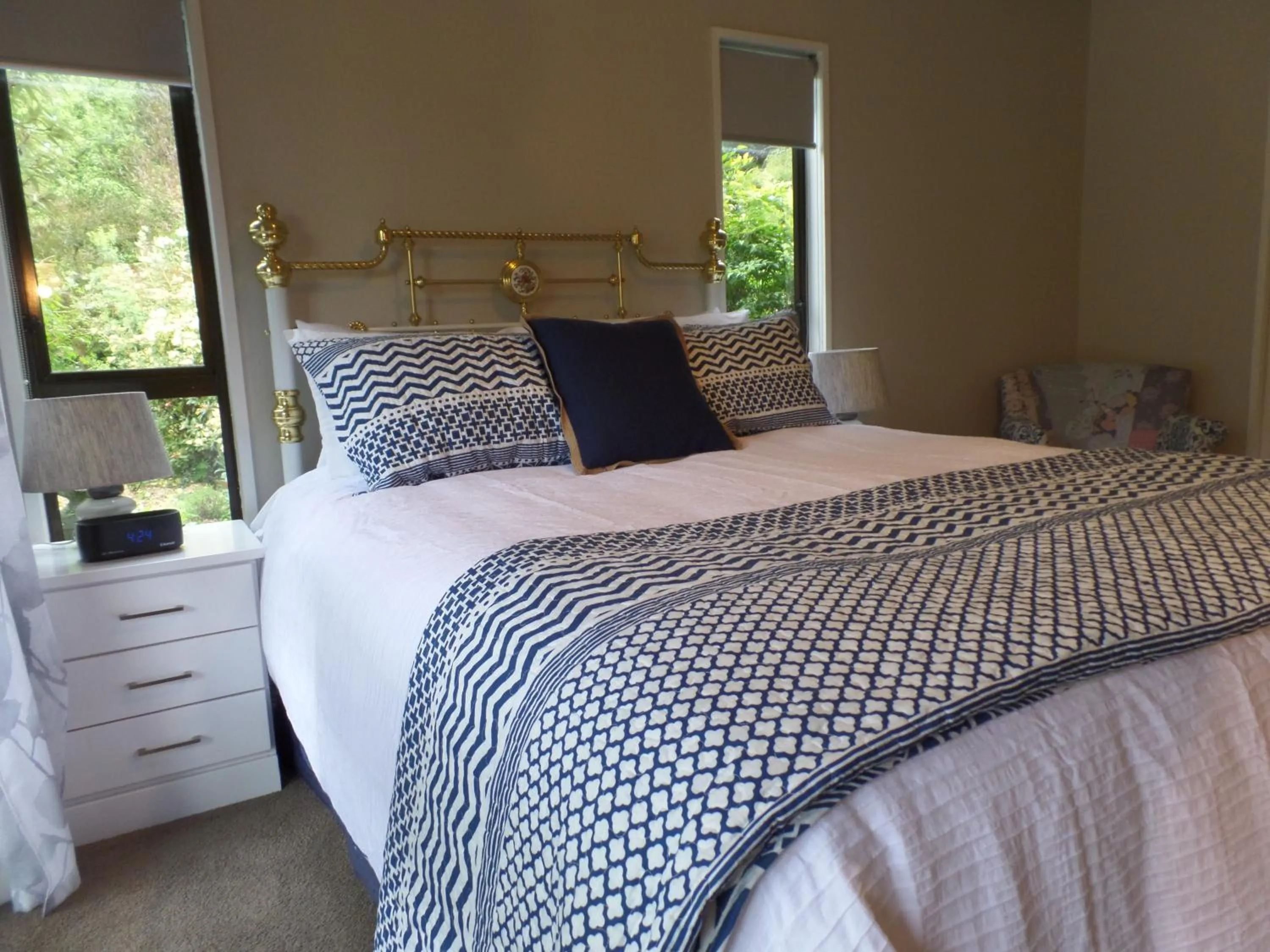 Bedroom, Bed in Riverstone House