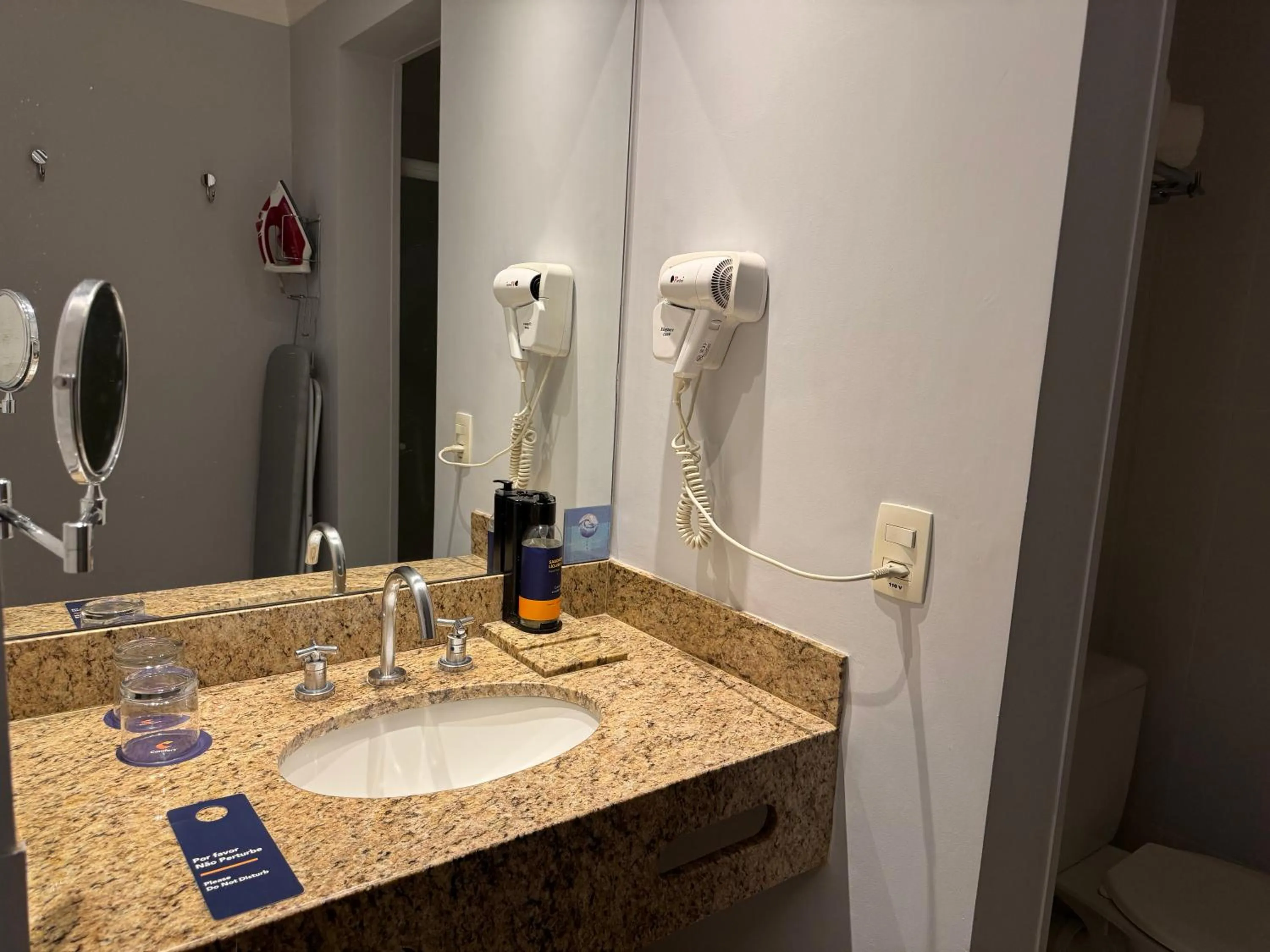 Bathroom in Comfort Hotel Araraquara