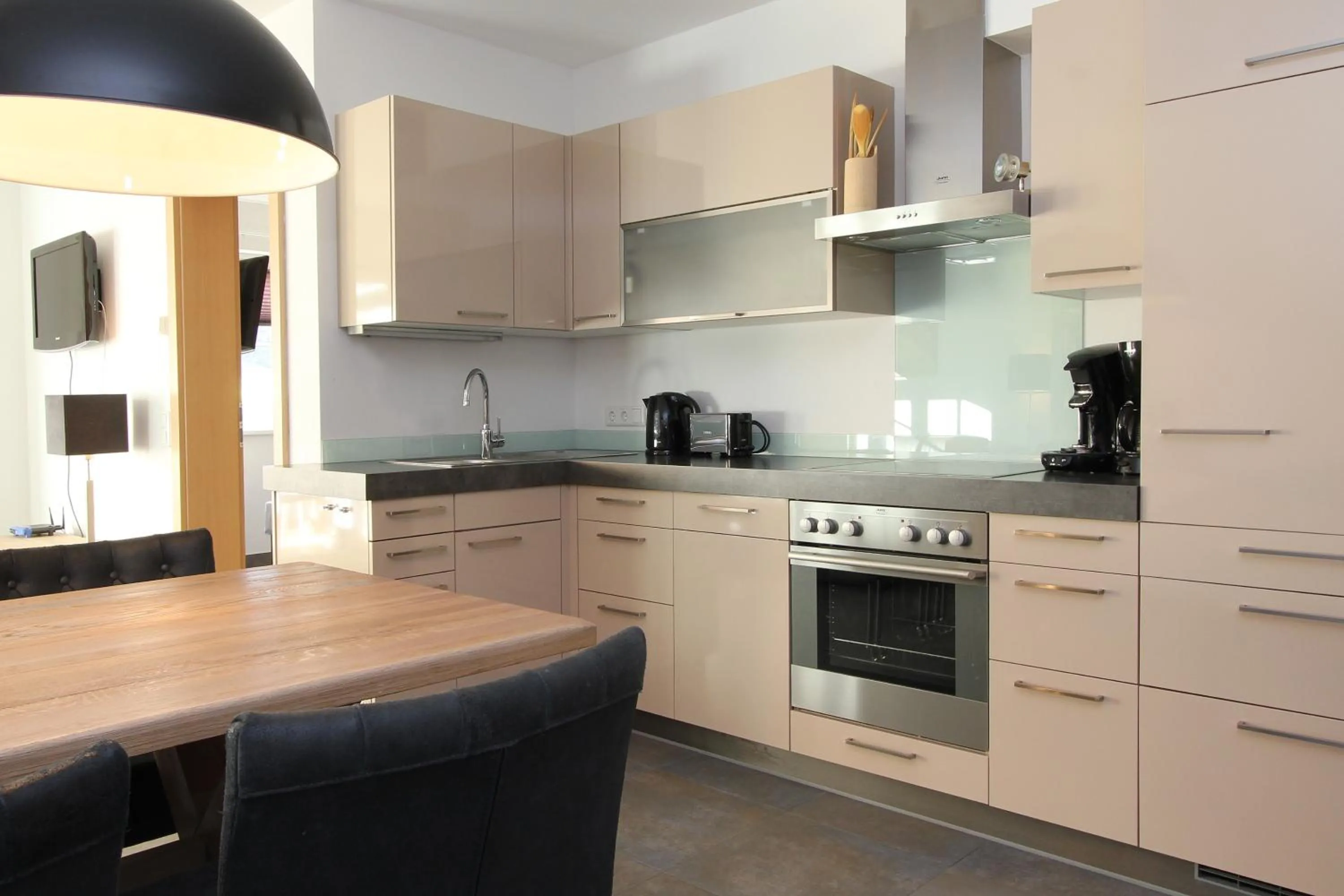 Coffee/tea facilities in AvenidA Mountain Resort by Alpin Rentals