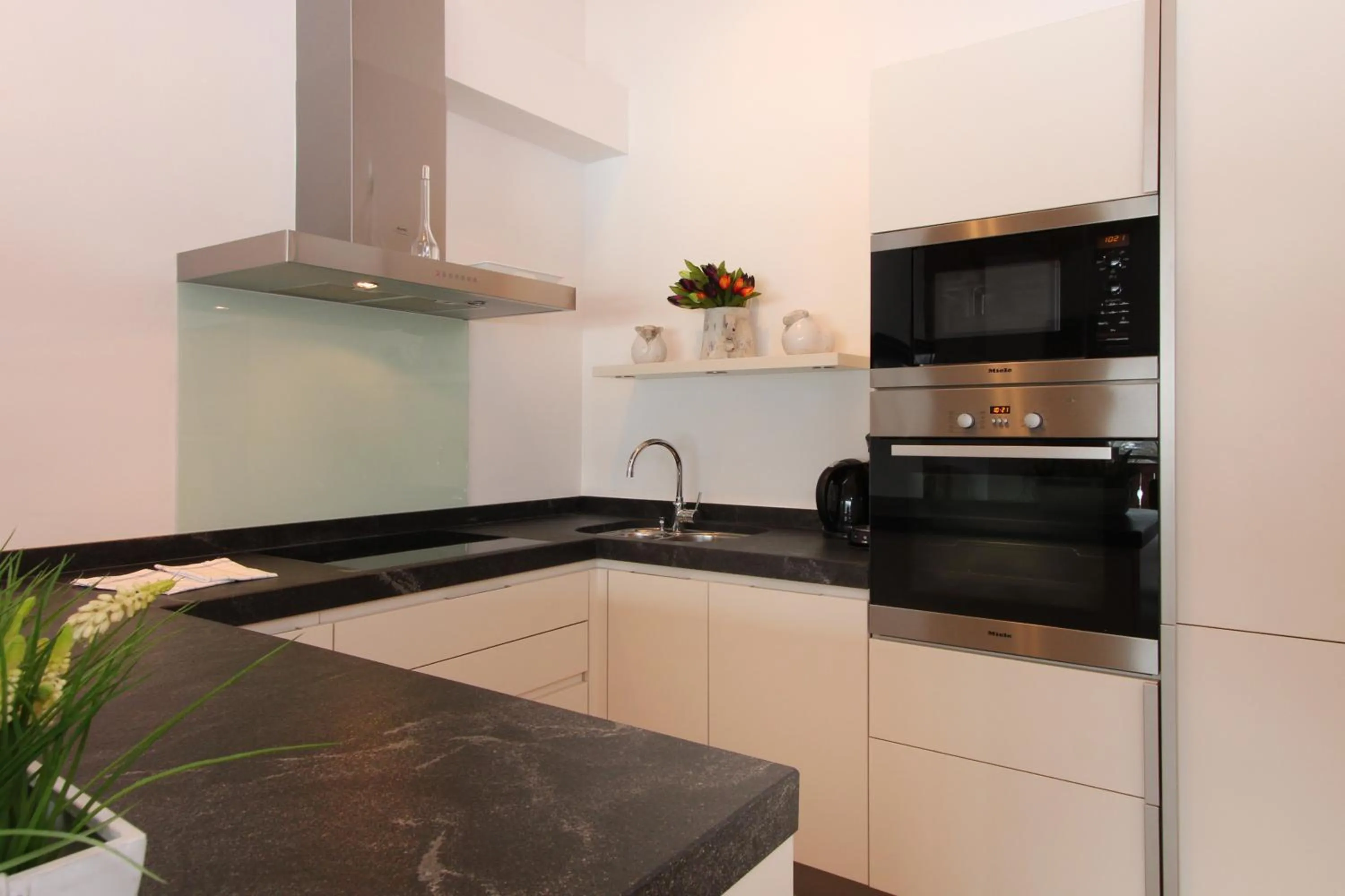 Coffee/tea facilities in AvenidA Mountain Resort by Alpin Rentals