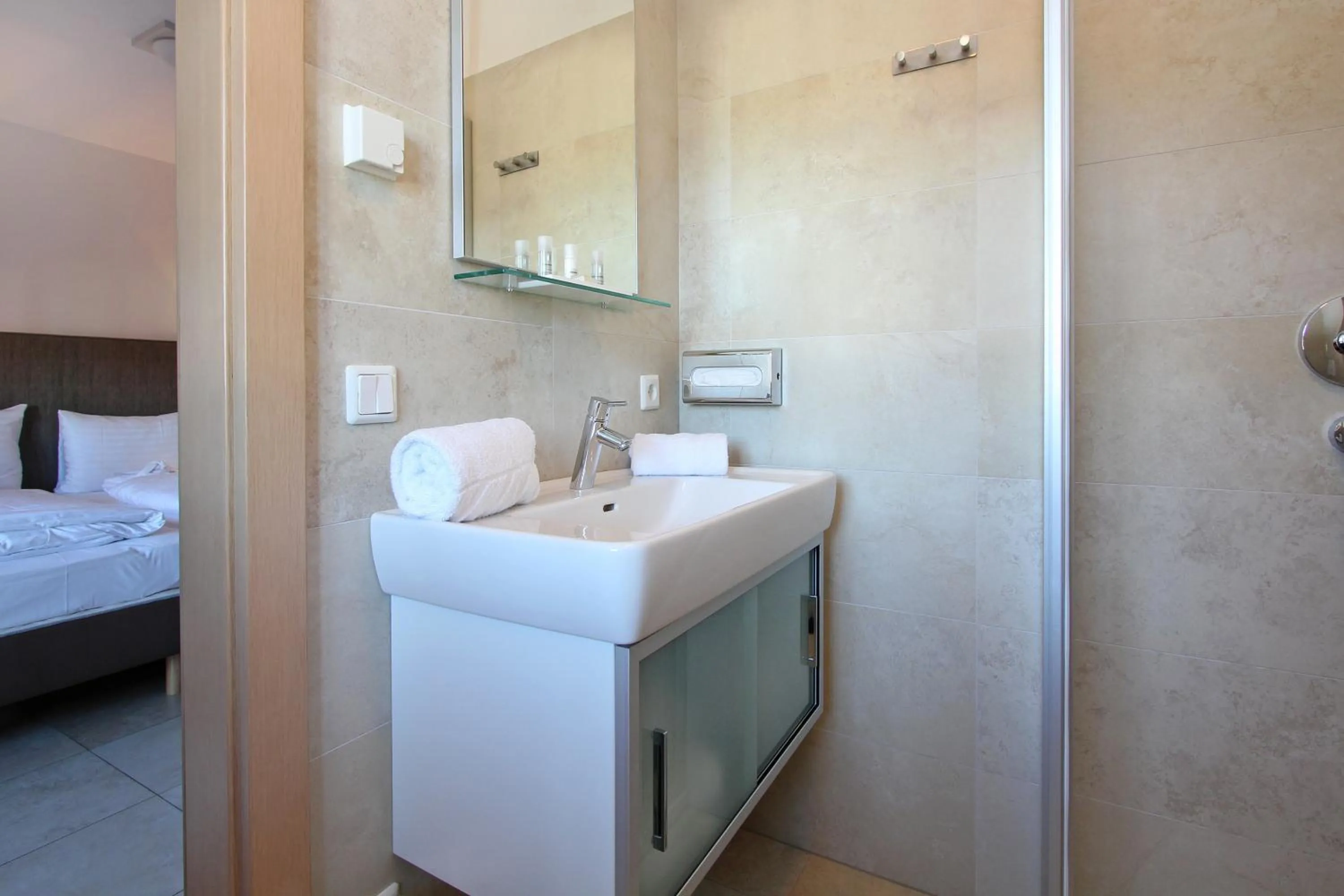 Shower, Bed in AvenidA Mountain Resort by Alpin Rentals