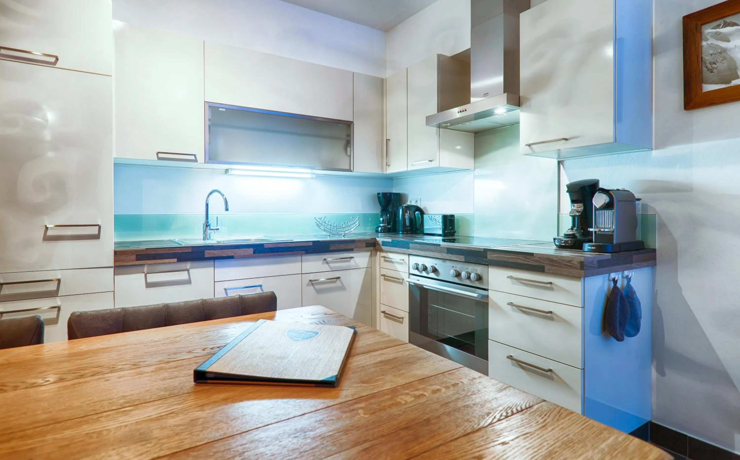 Kitchen or kitchenette in AvenidA Mountain Resort by Alpin Rentals