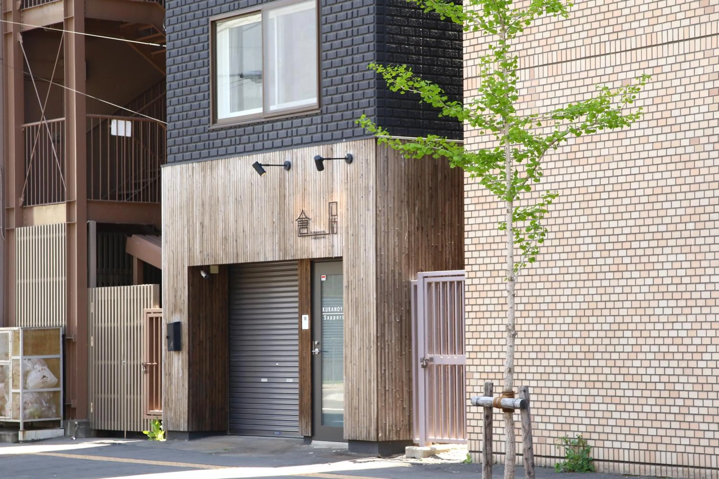 Facade/entrance in Private house Kuranoya Sapporo