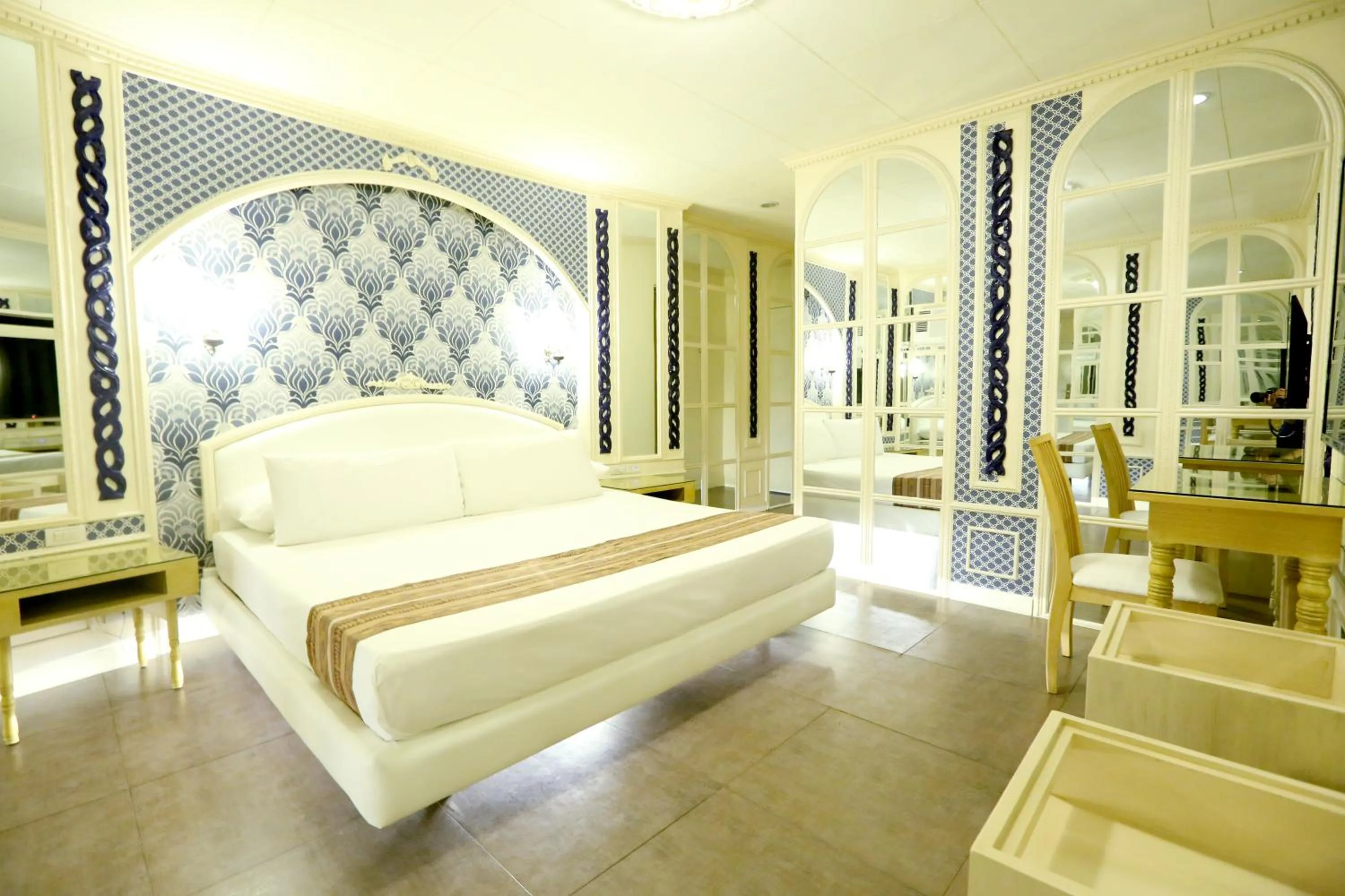 Photo of the whole room, Bed in Hotel Ava Malate