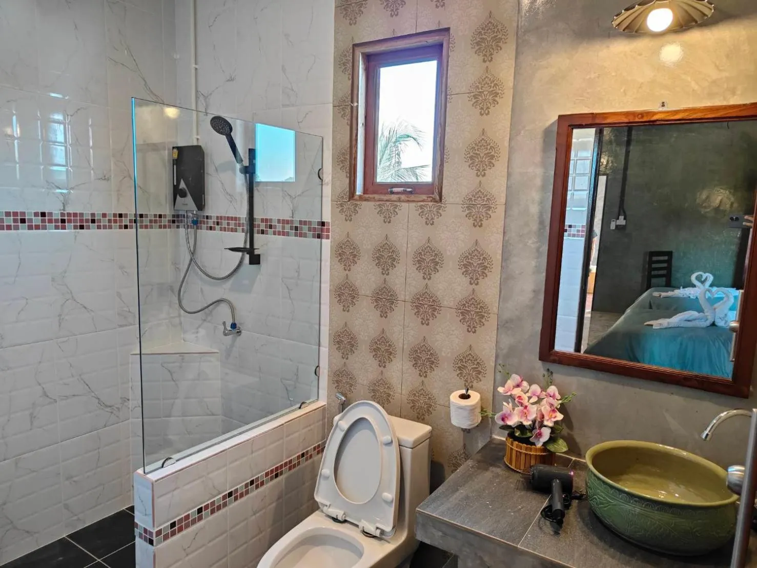 Shower in Smilingface guesthouse