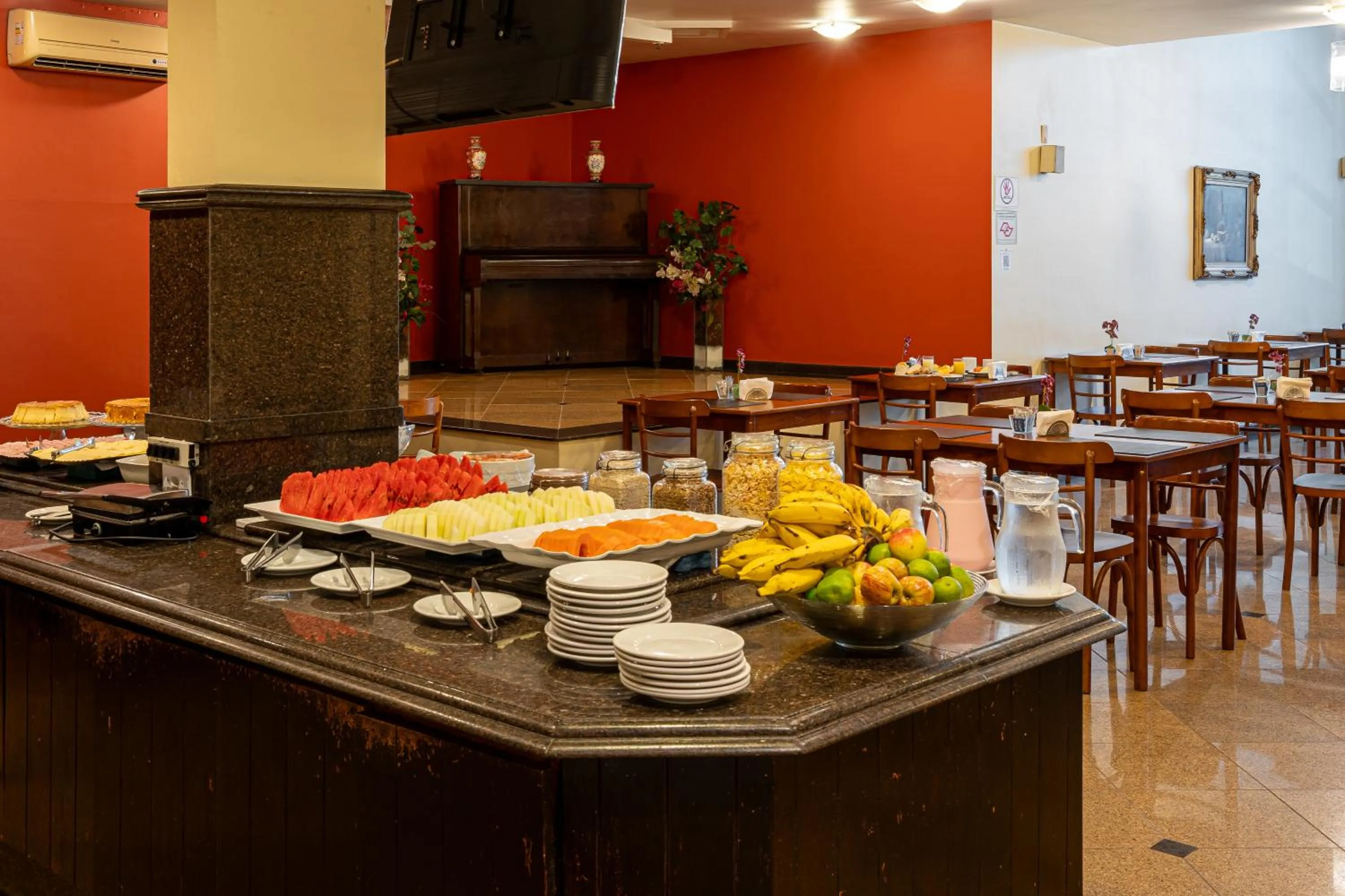 Restaurant/places to eat in Carlton Plaza São José dos Campos