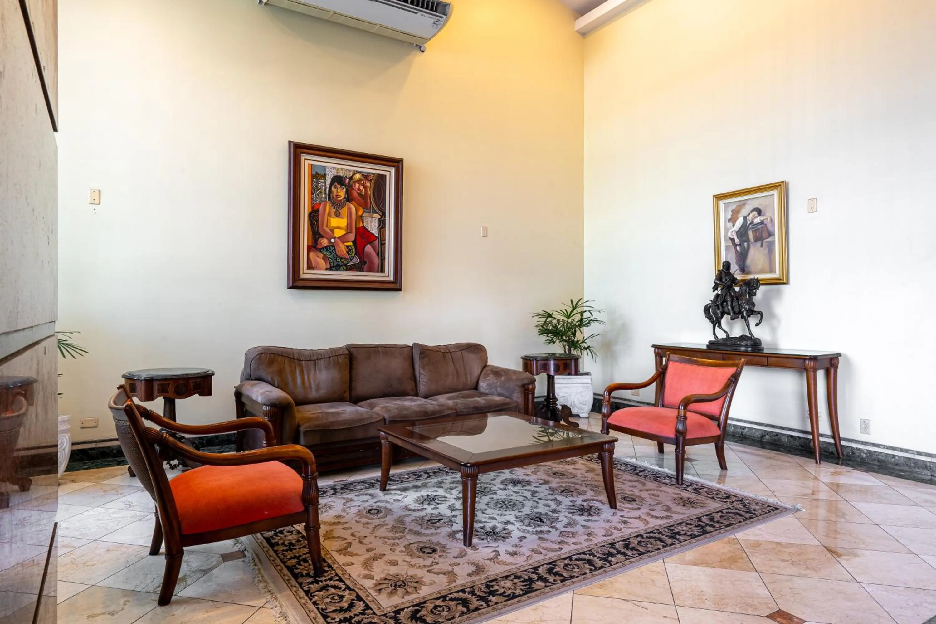 Living room in Carlton Plaza São José dos Campos