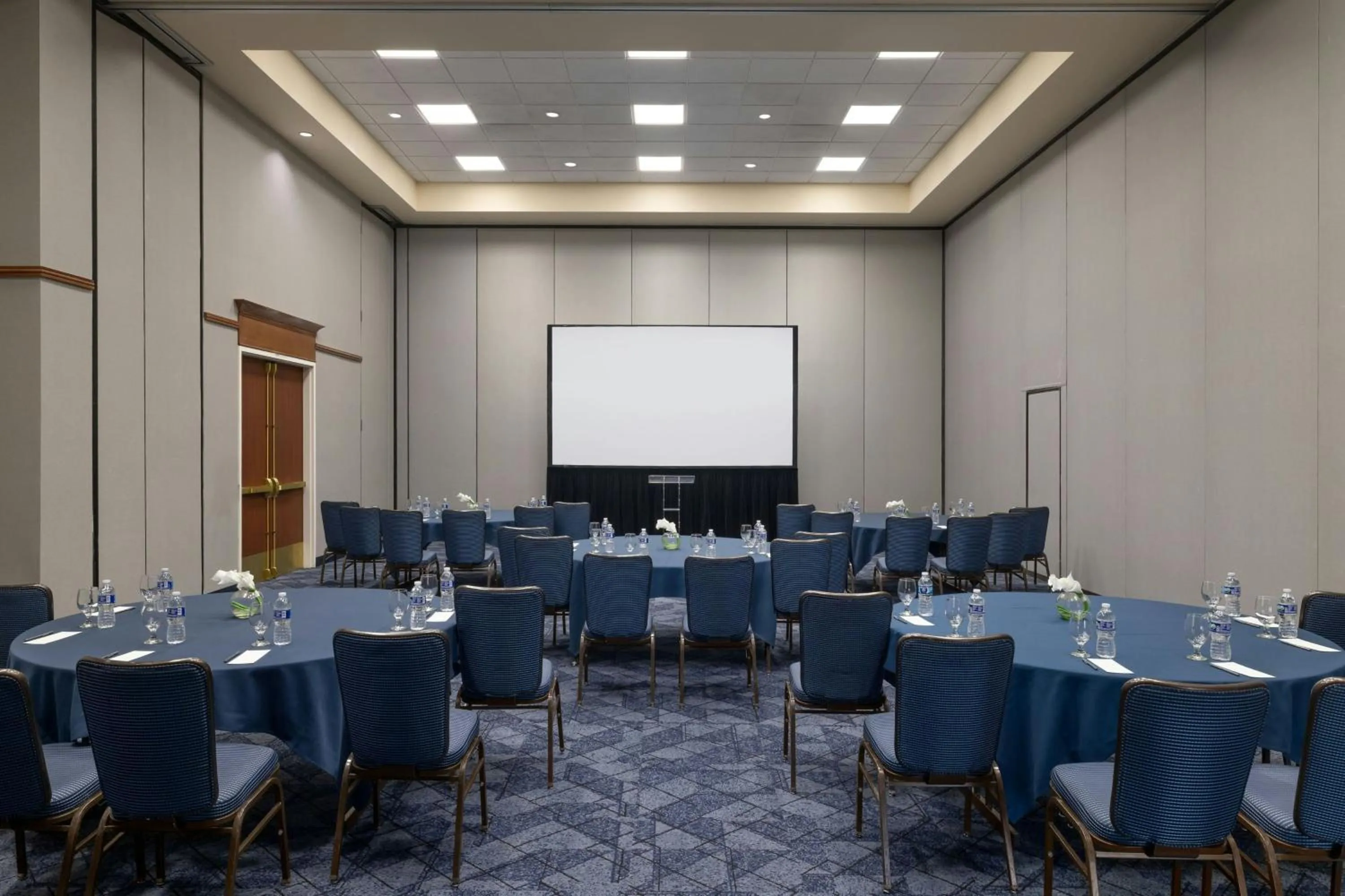 Meeting/conference room in Courtyard Fargo Moorhead, MN