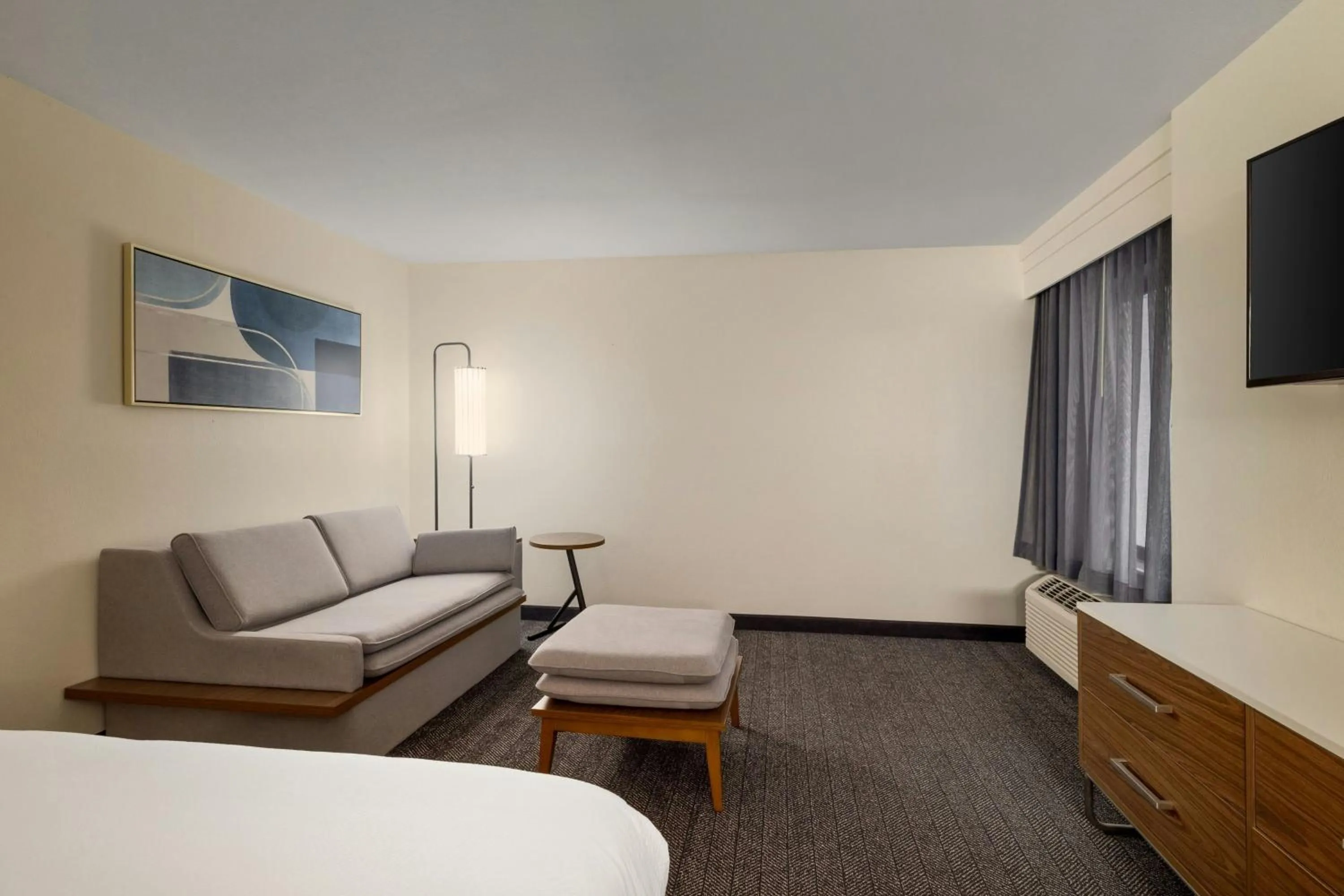 Living room, Bed in Courtyard Fargo Moorhead, MN