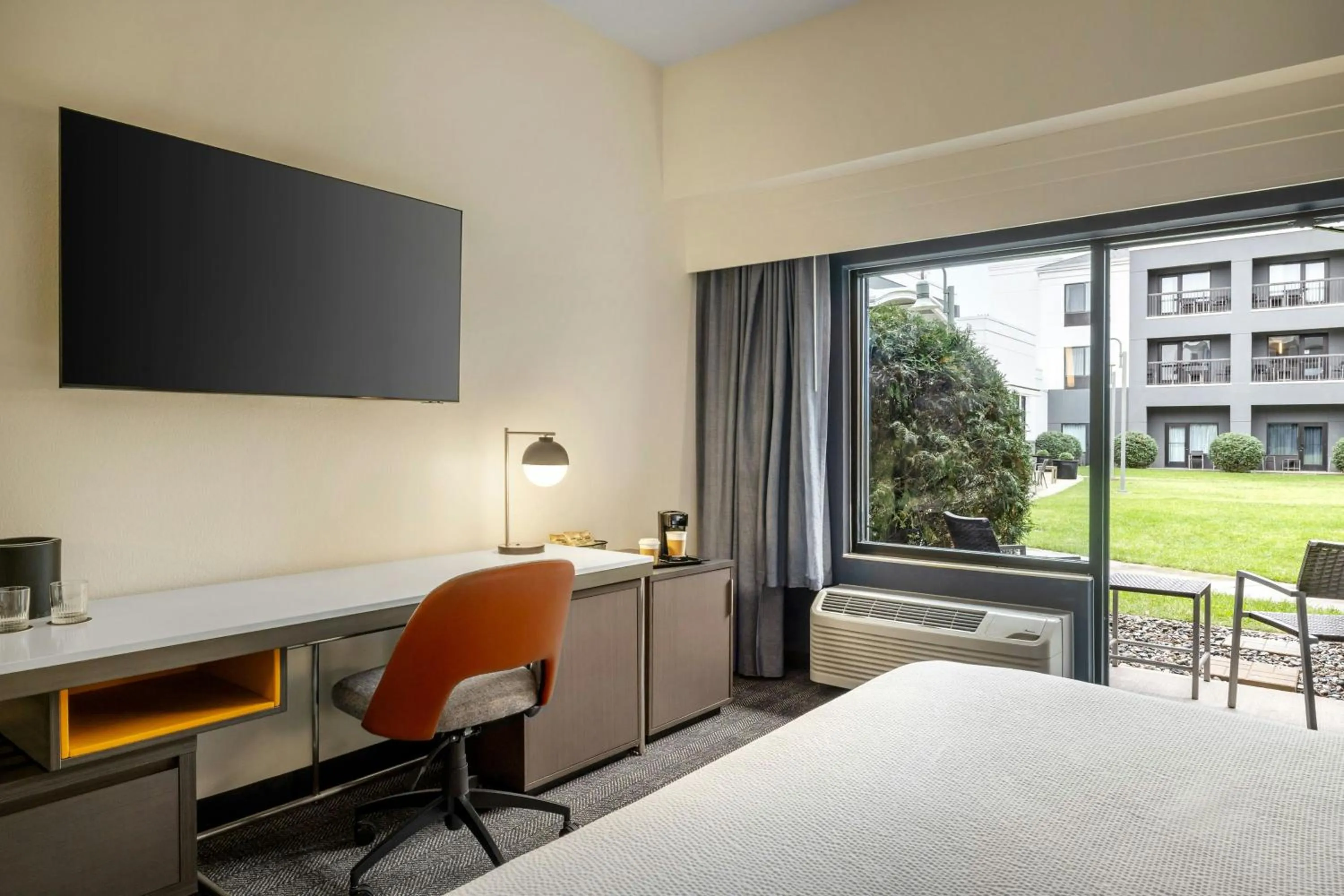 Photo of the whole room, Bed in Courtyard Fargo Moorhead, MN