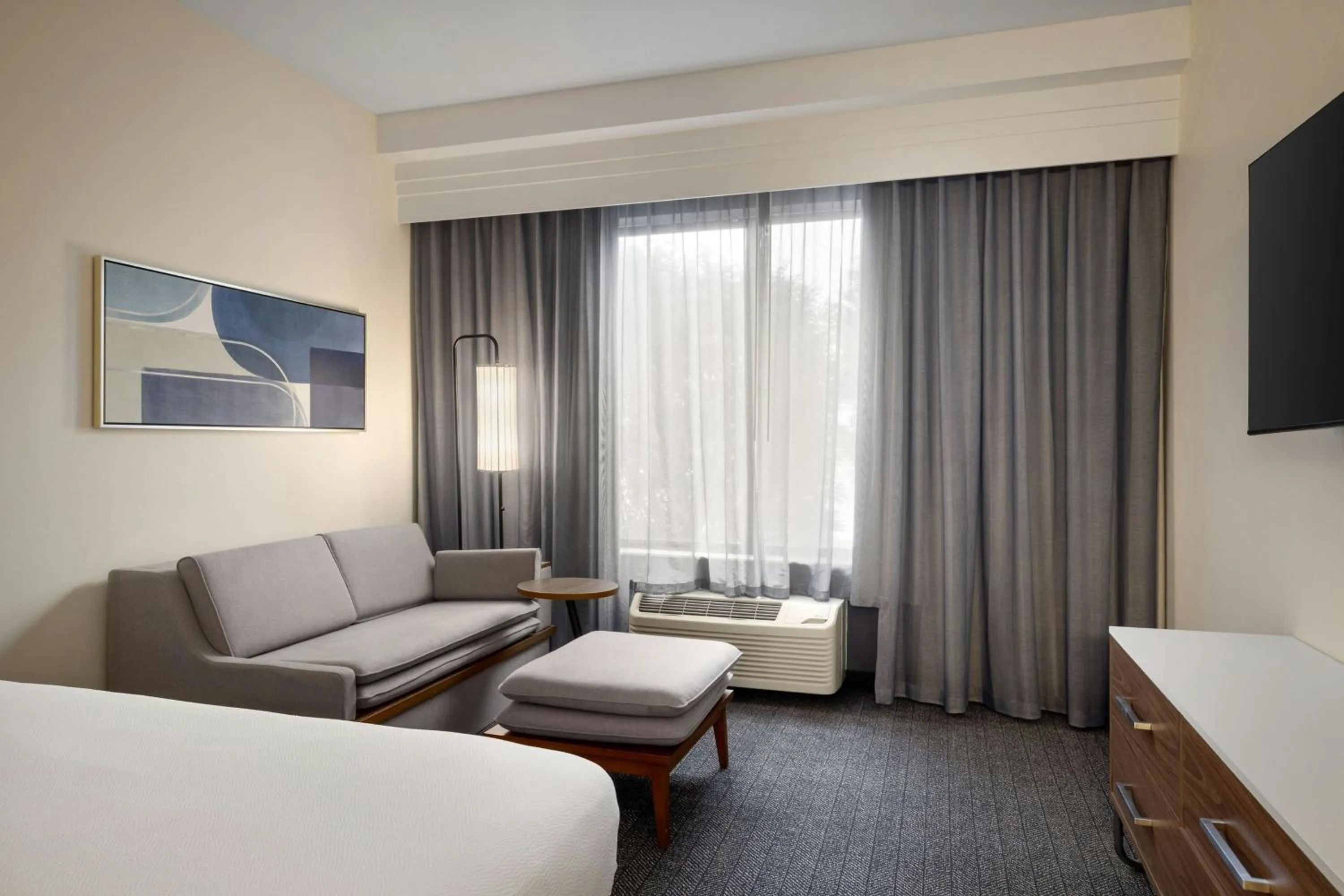 Photo of the whole room, Bed in Courtyard Fargo Moorhead, MN