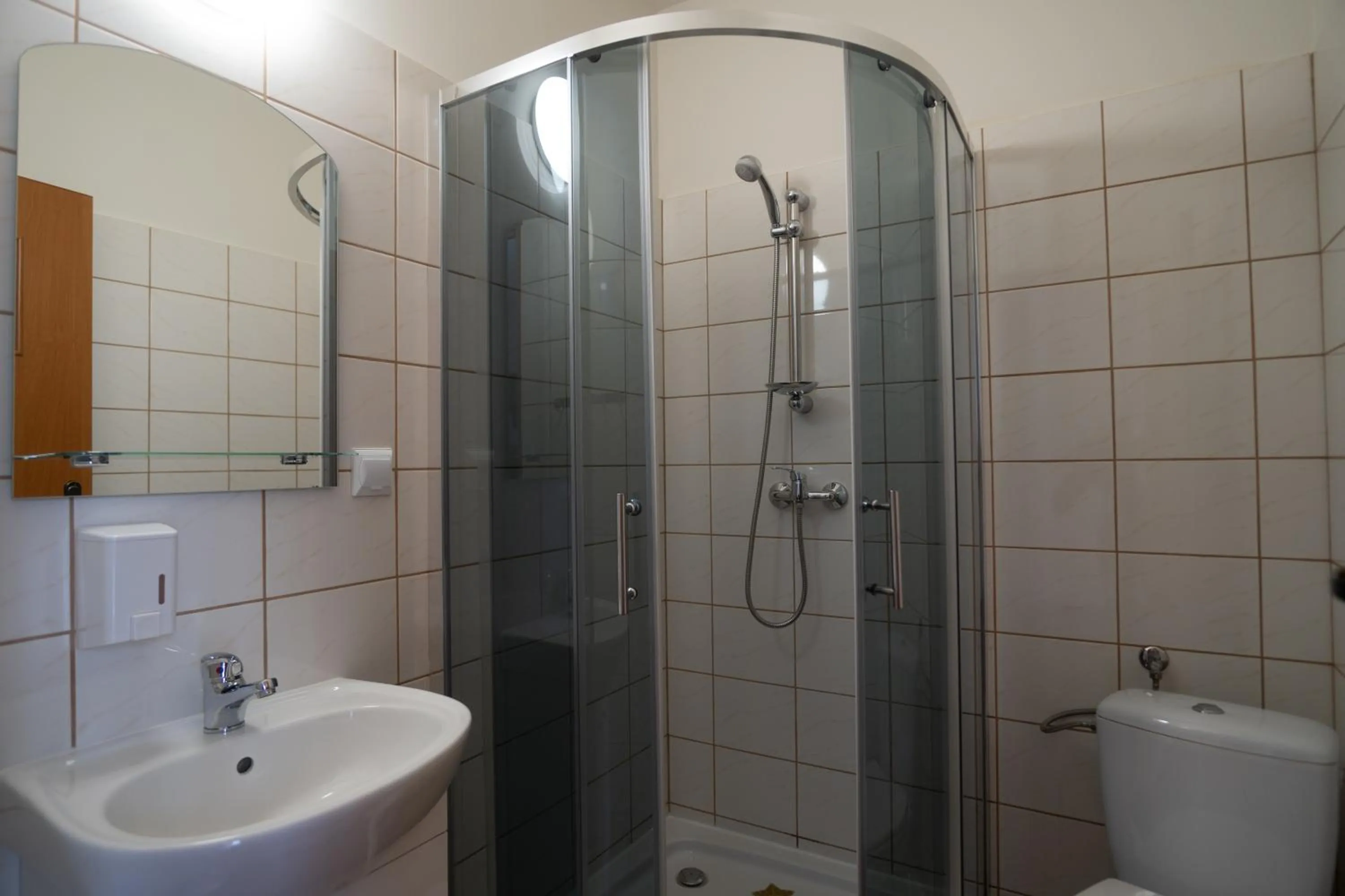 Shower in Willa i Wzgórze Jerrego Apartamenty i pokoje z widokiem na góry