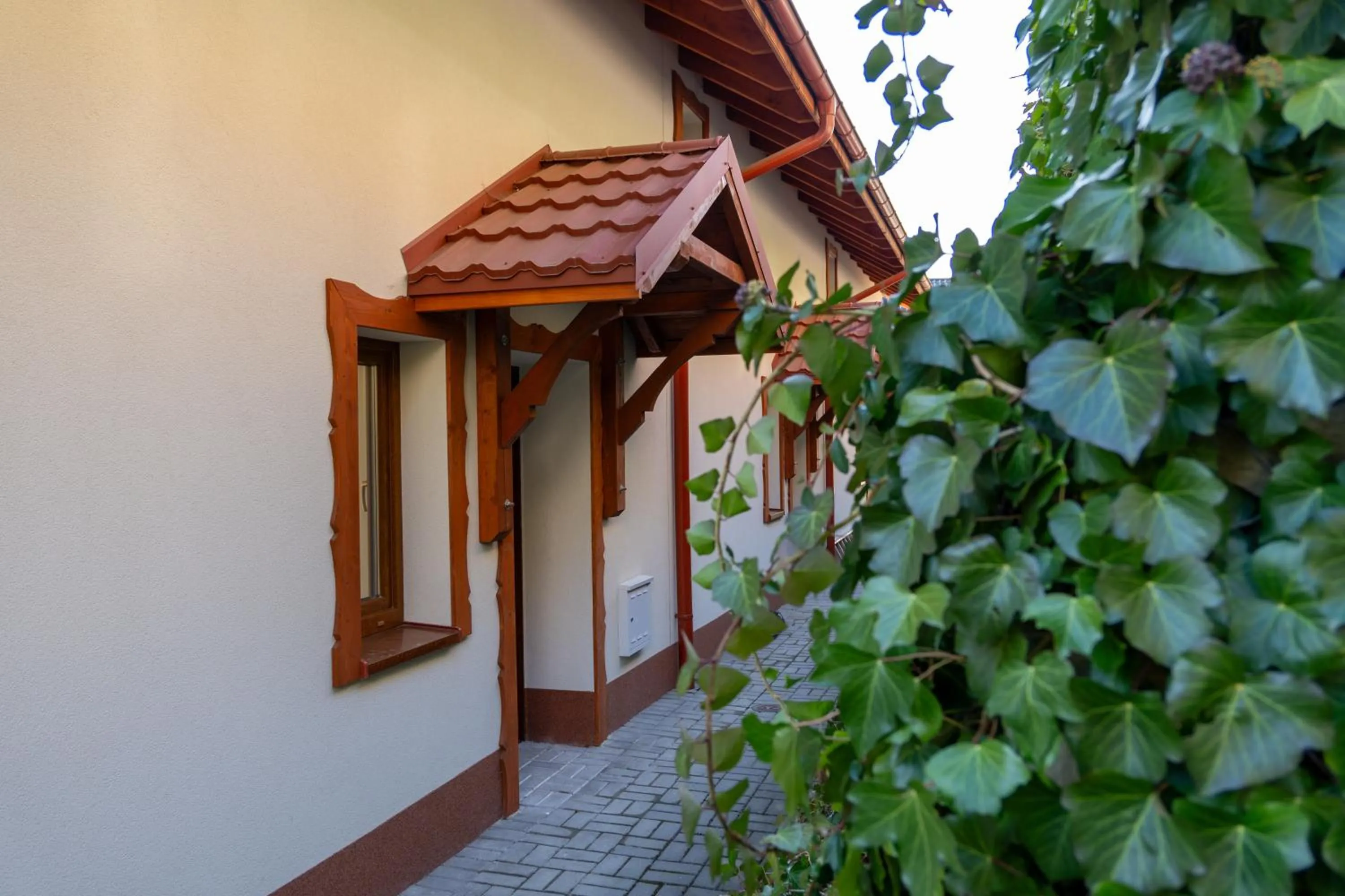 Property building in Willa i Wzgórze Jerrego Apartamenty i pokoje z widokiem na góry