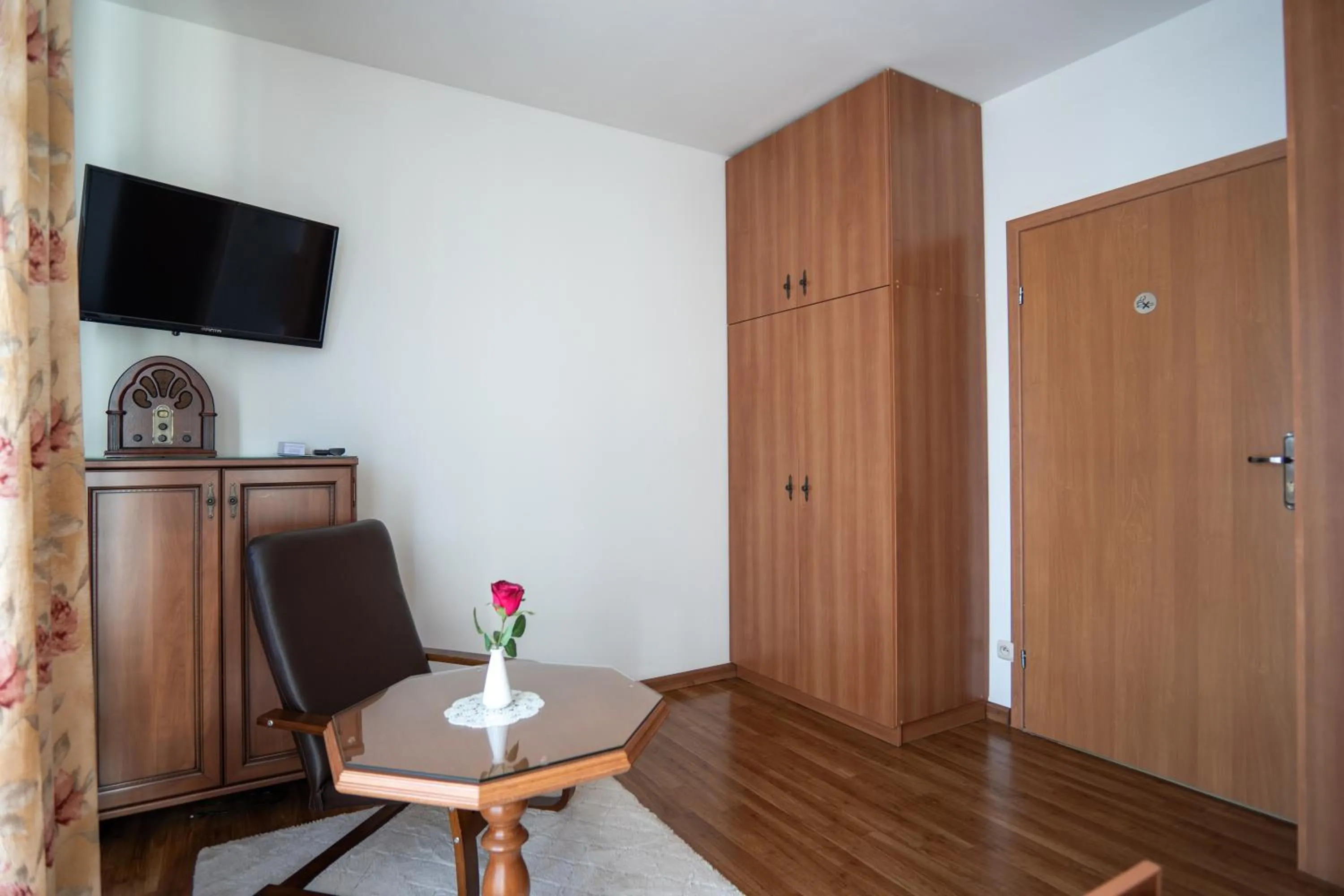 TV and multimedia in Willa i Wzgórze Jerrego Apartamenty i pokoje z widokiem na góry