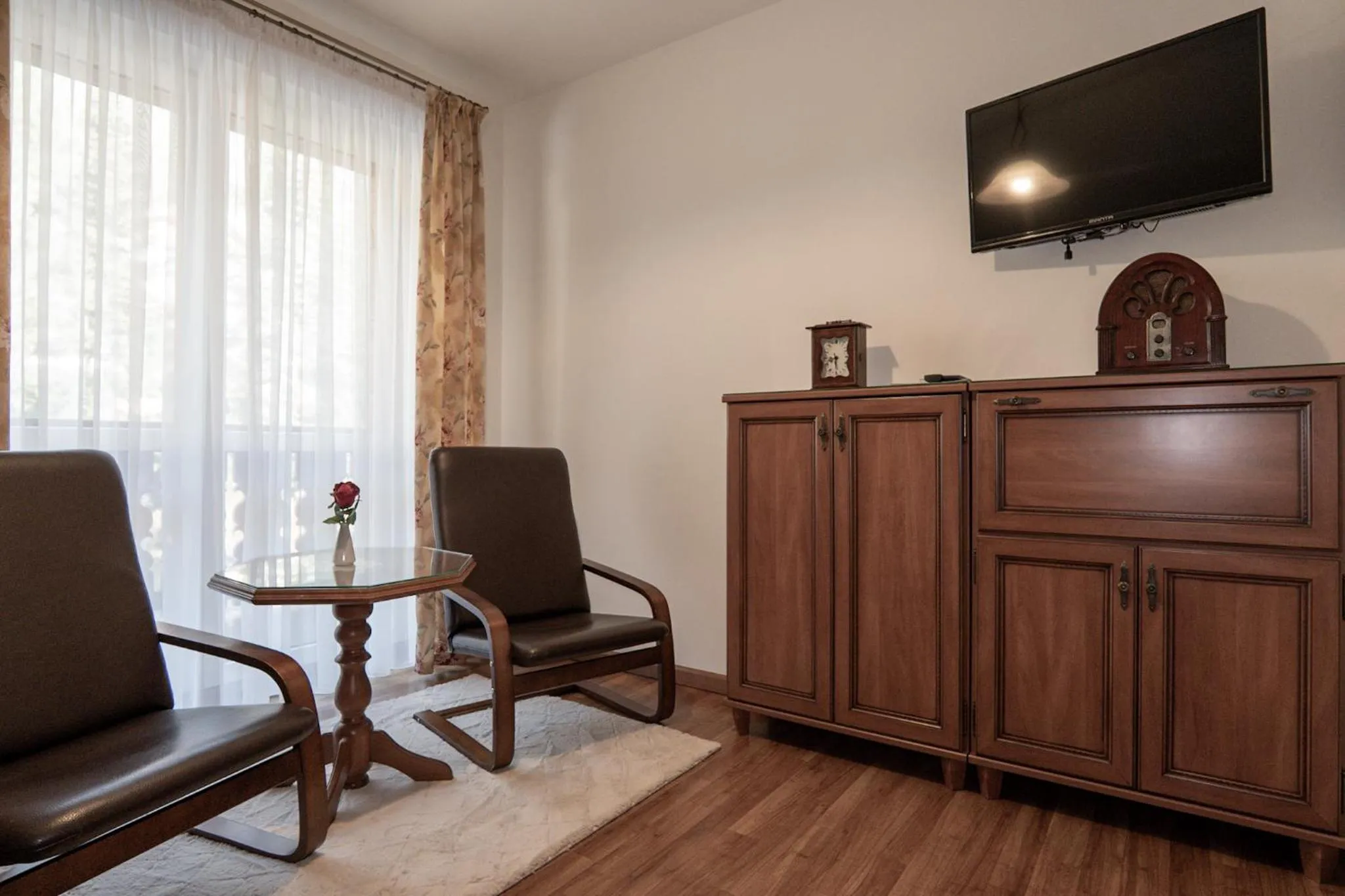 TV and multimedia in Willa i Wzgórze Jerrego Apartamenty i pokoje z widokiem na góry