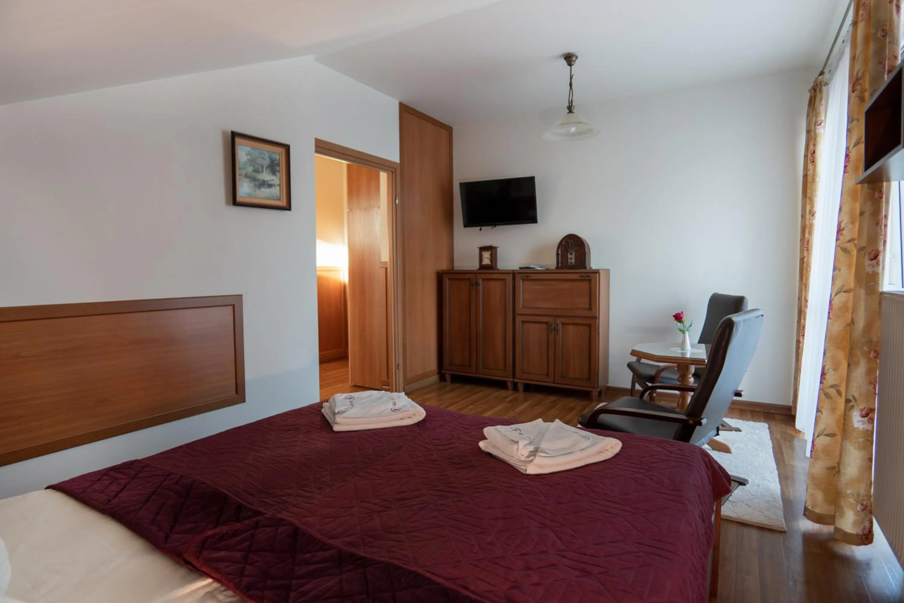 TV and multimedia, Bed in Willa i Wzgórze Jerrego Apartamenty i pokoje z widokiem na góry