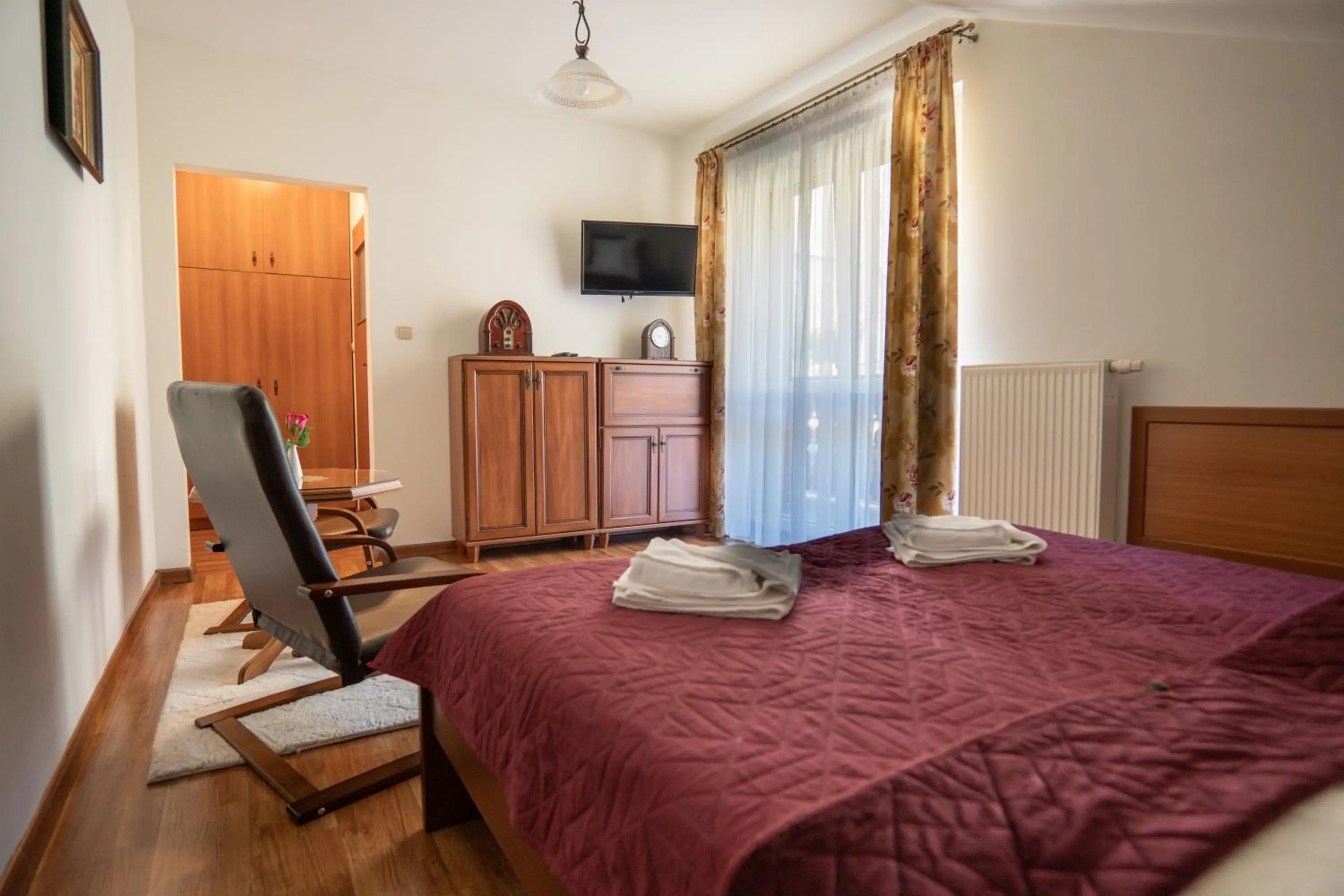 TV and multimedia, Bed in Willa i Wzgórze Jerrego Apartamenty i pokoje z widokiem na góry