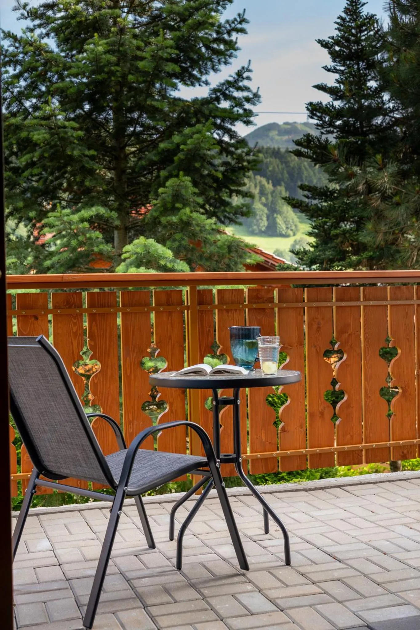 Spring in Willa i Wzgórze Jerrego Apartamenty i pokoje z widokiem na góry