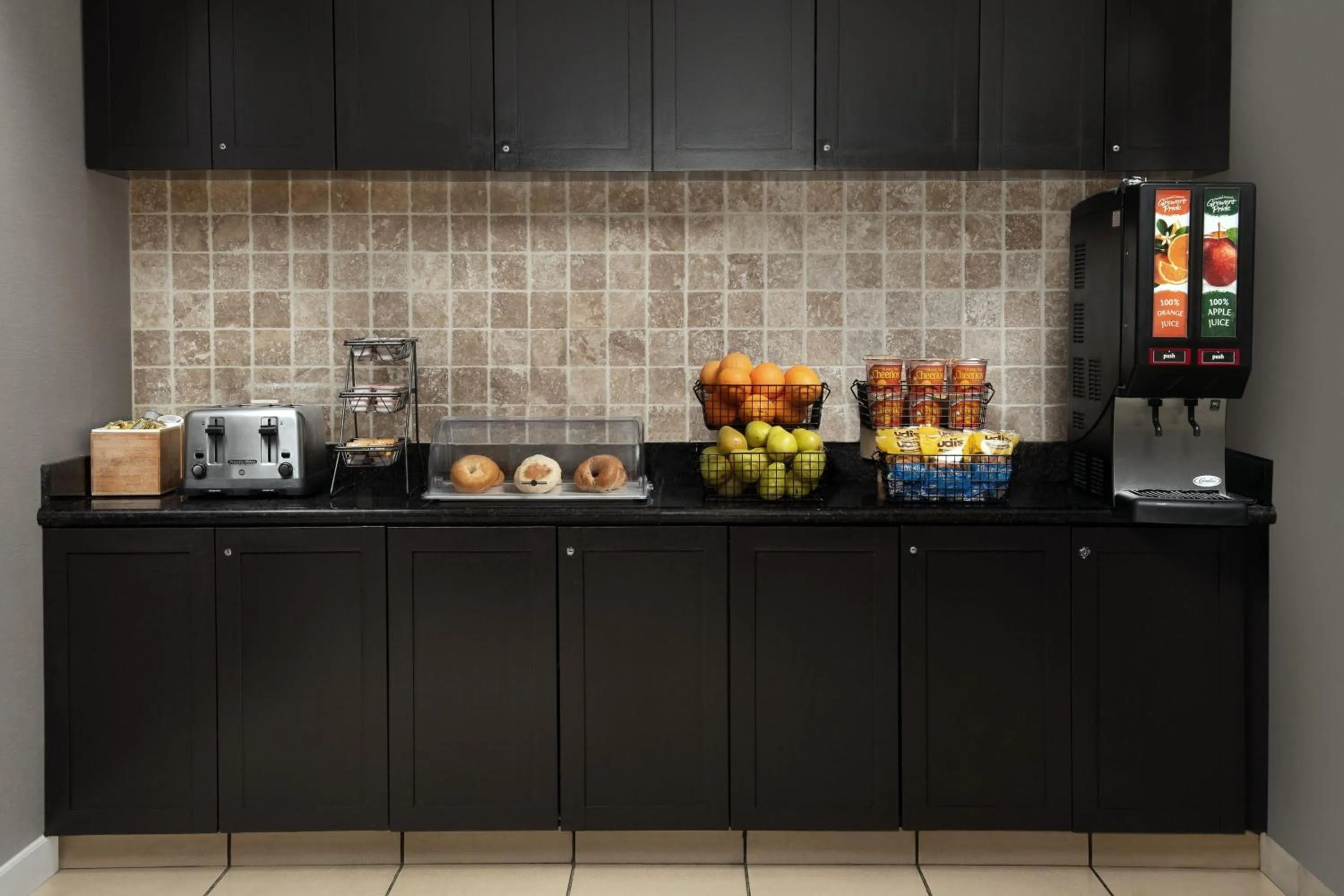 Breakfast in Residence Inn by Marriott Fayetteville Cross Creek