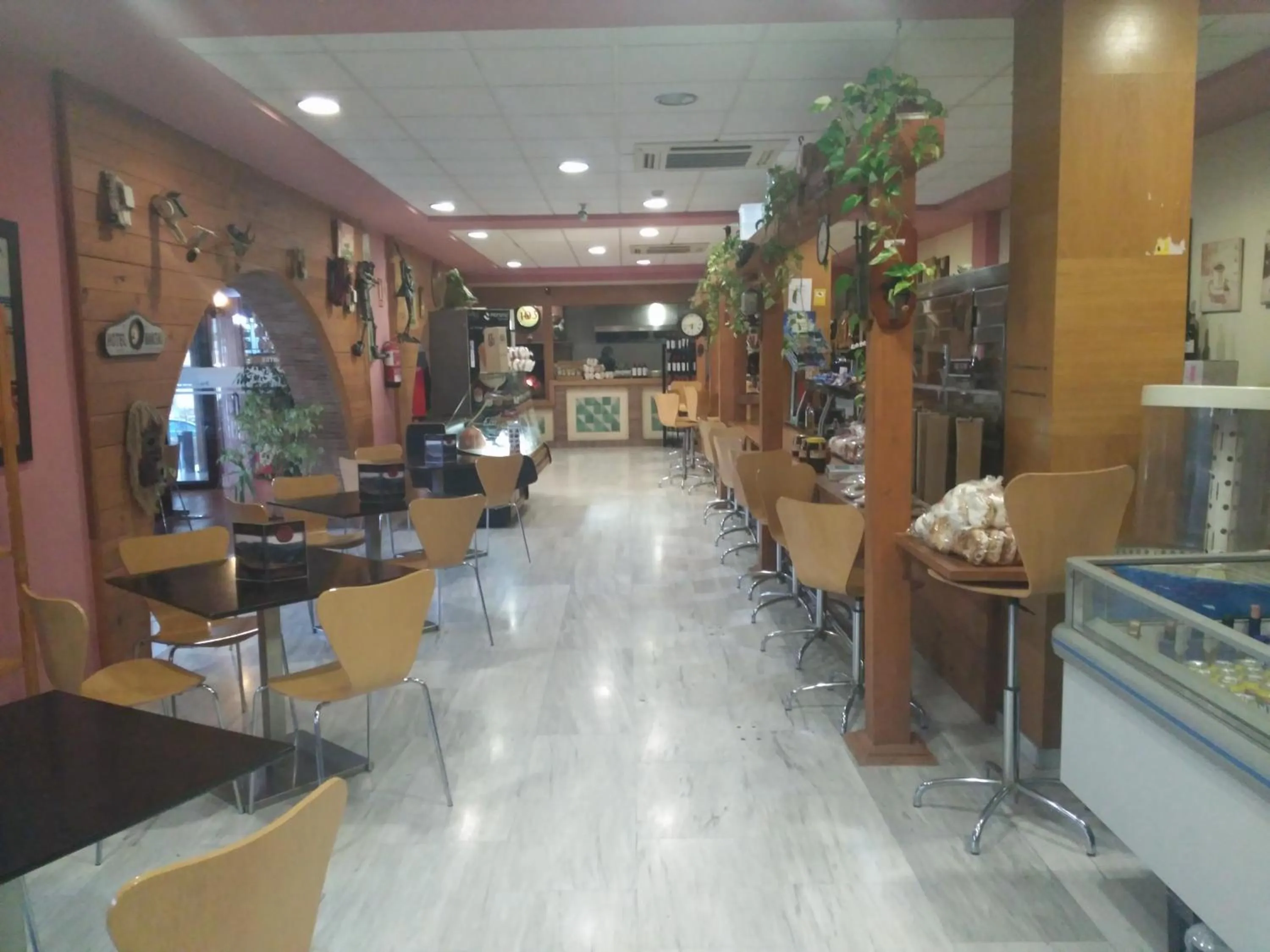 Restaurant/places to eat in Hotel Mirasierra