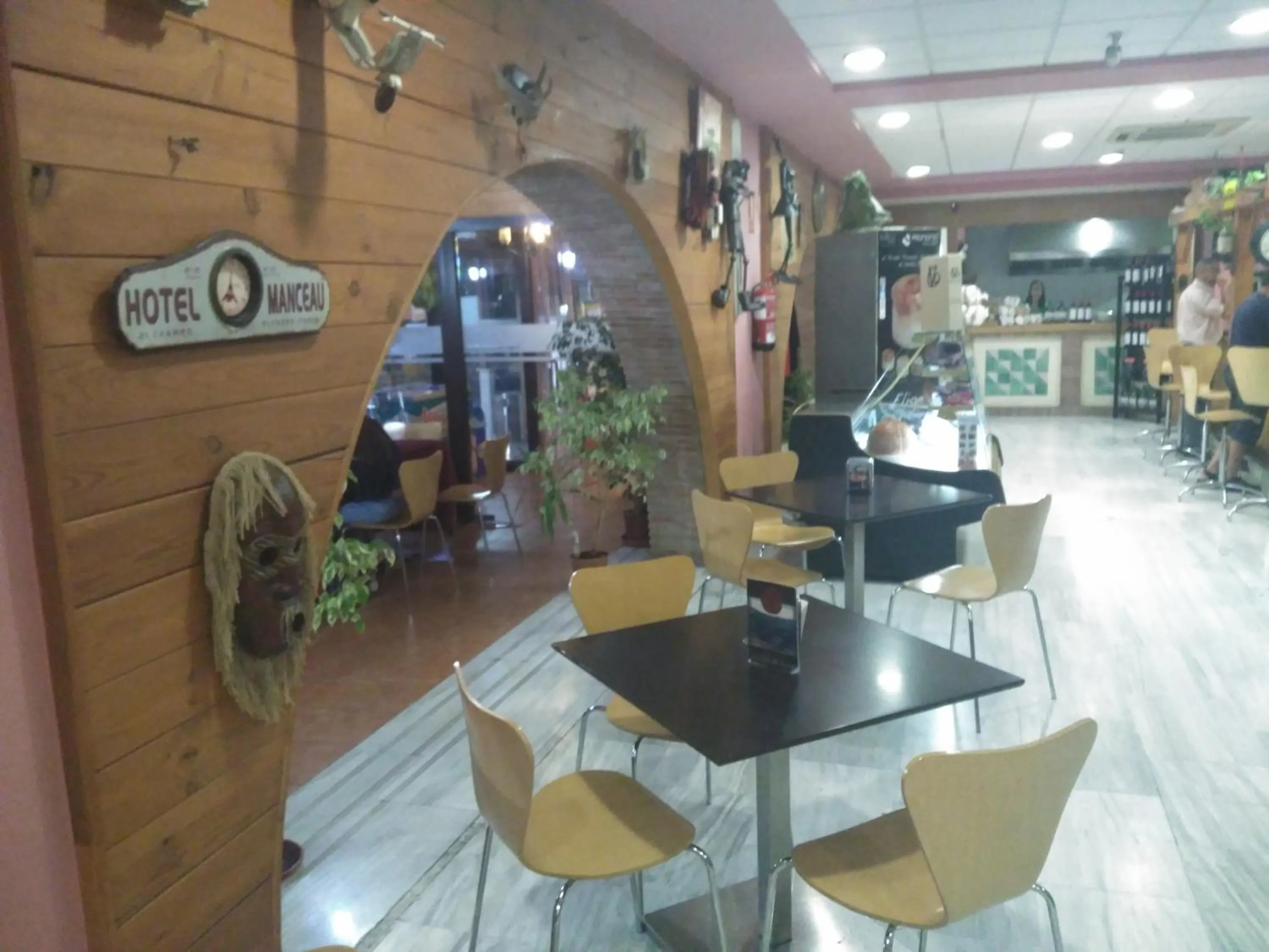 Restaurant/places to eat in Hotel Mirasierra