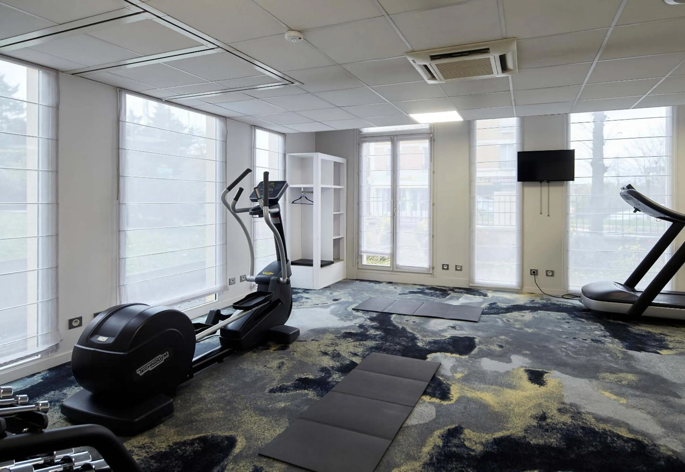 Fitness centre/facilities in B&B HOTEL Saint-Maur Créteil
