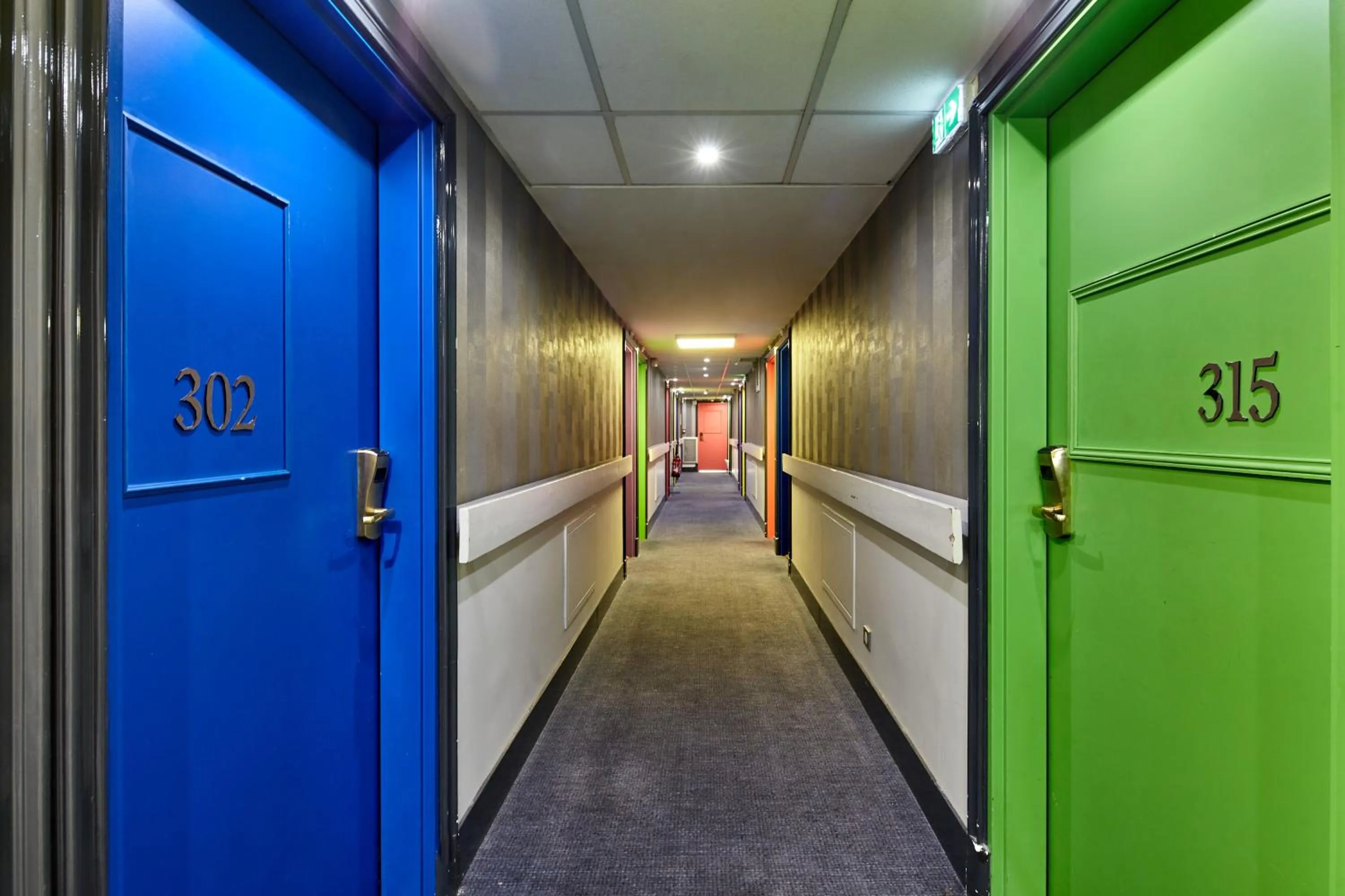 Decorative detail in B&B HOTEL Saint-Maur Créteil