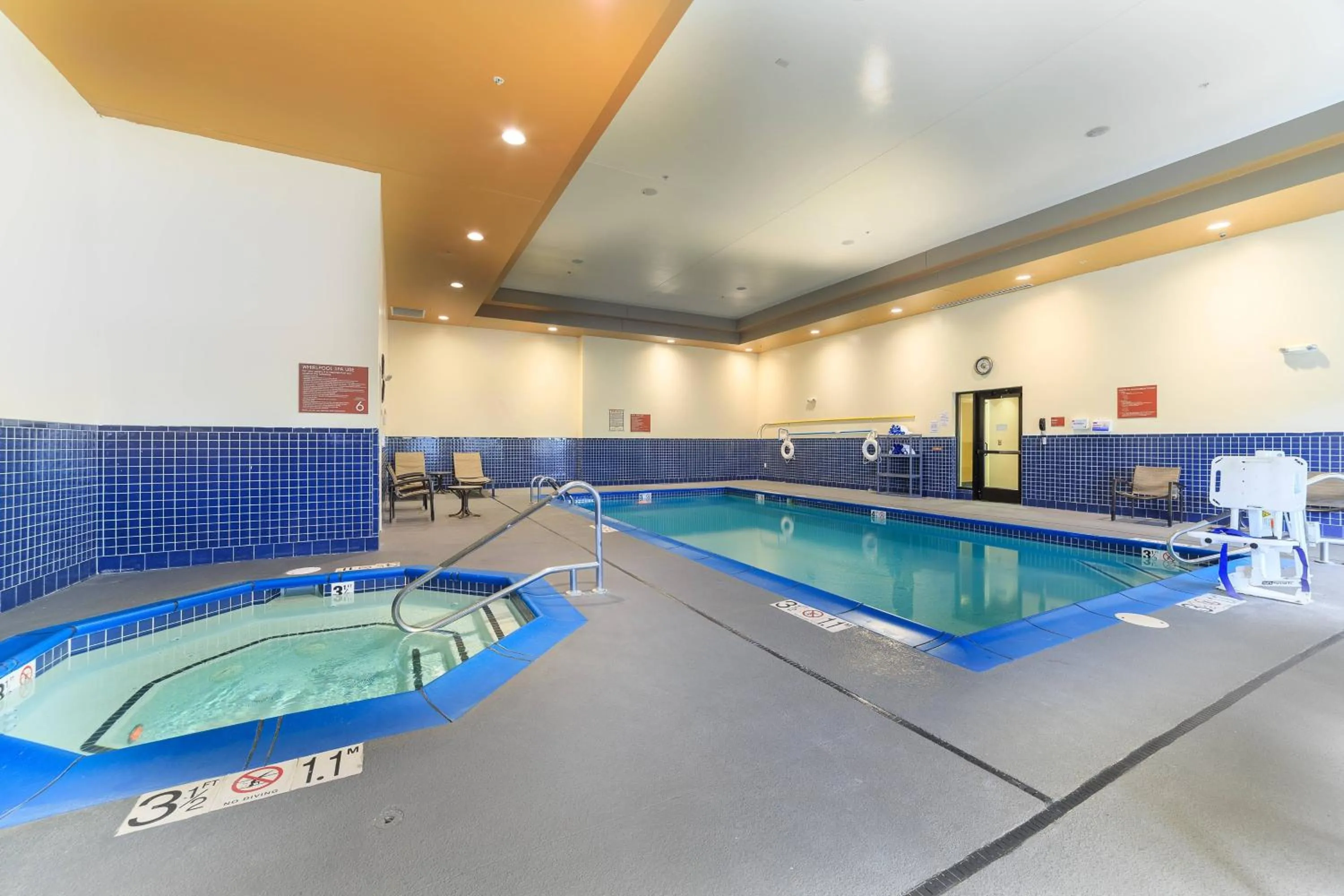 Swimming pool in TownePlace Suites Farmington