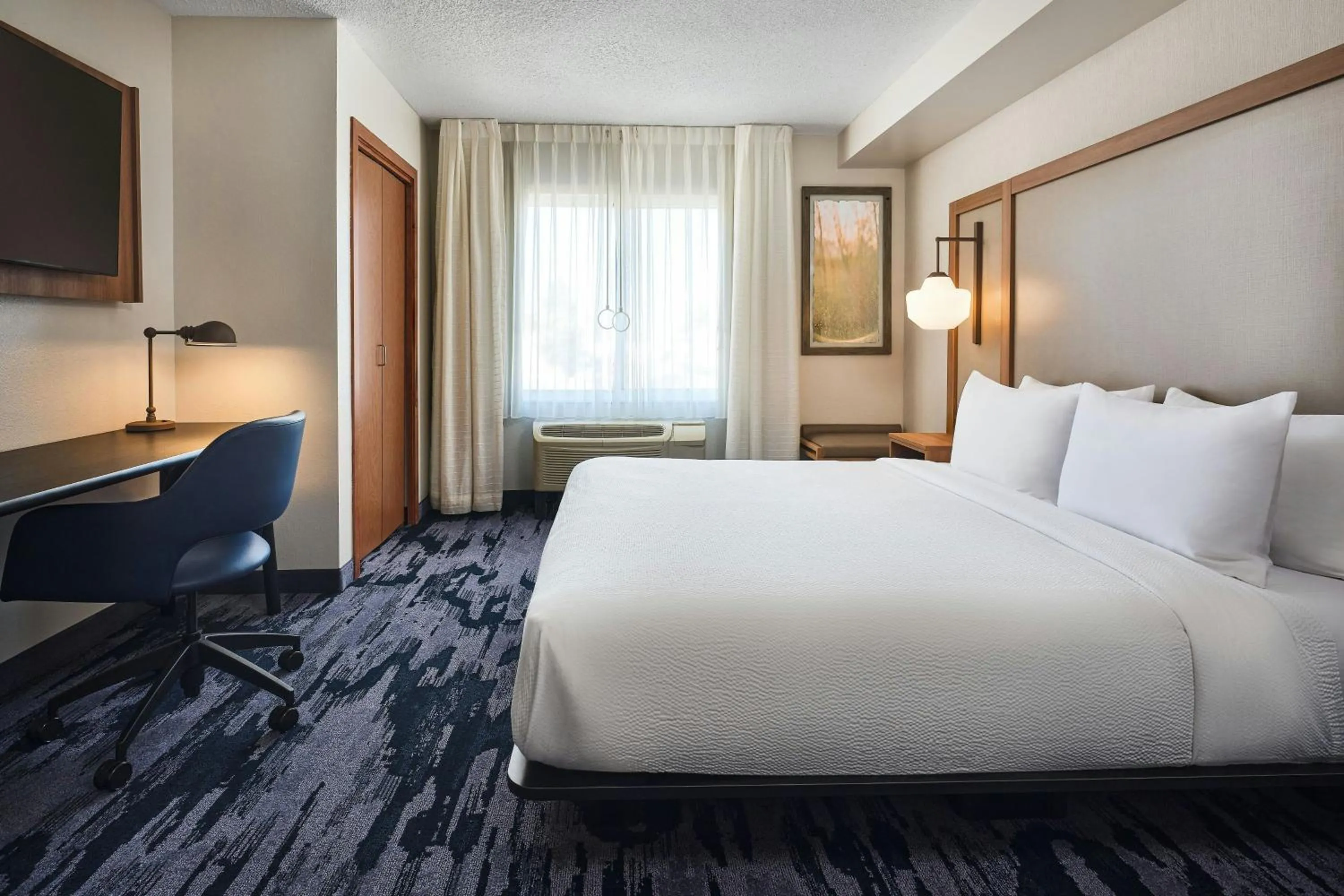 Photo of the whole room, Bed in Fairfield Inn & Suites by Marriott Gillette