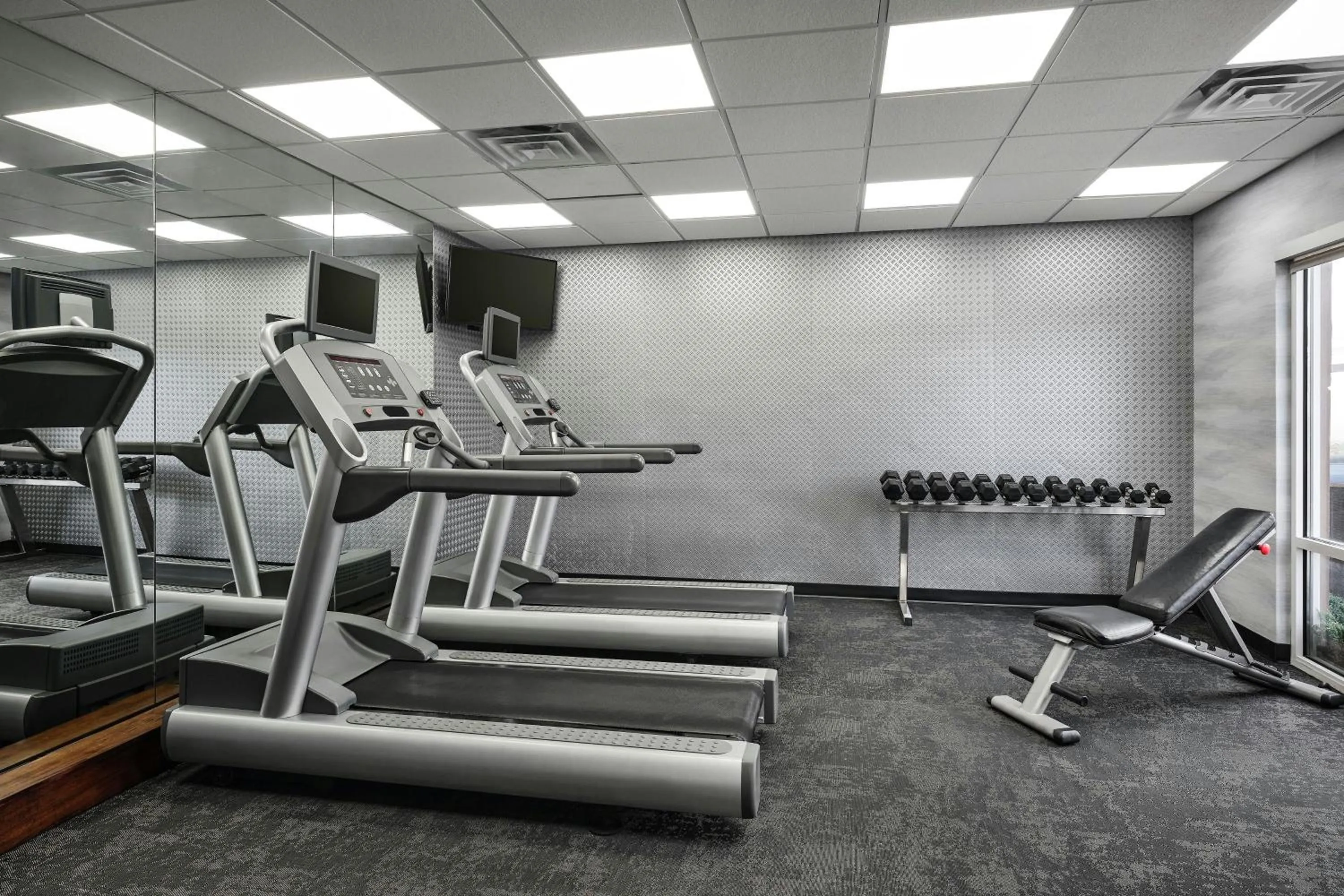 Fitness centre/facilities in Fairfield Inn & Suites by Marriott Gillette
