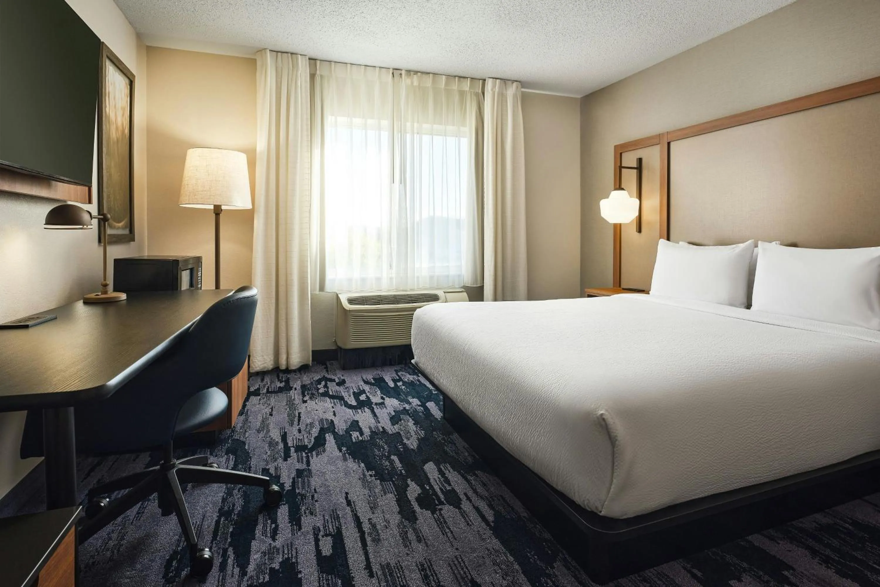 Photo of the whole room, Bed in Fairfield Inn & Suites by Marriott Gillette