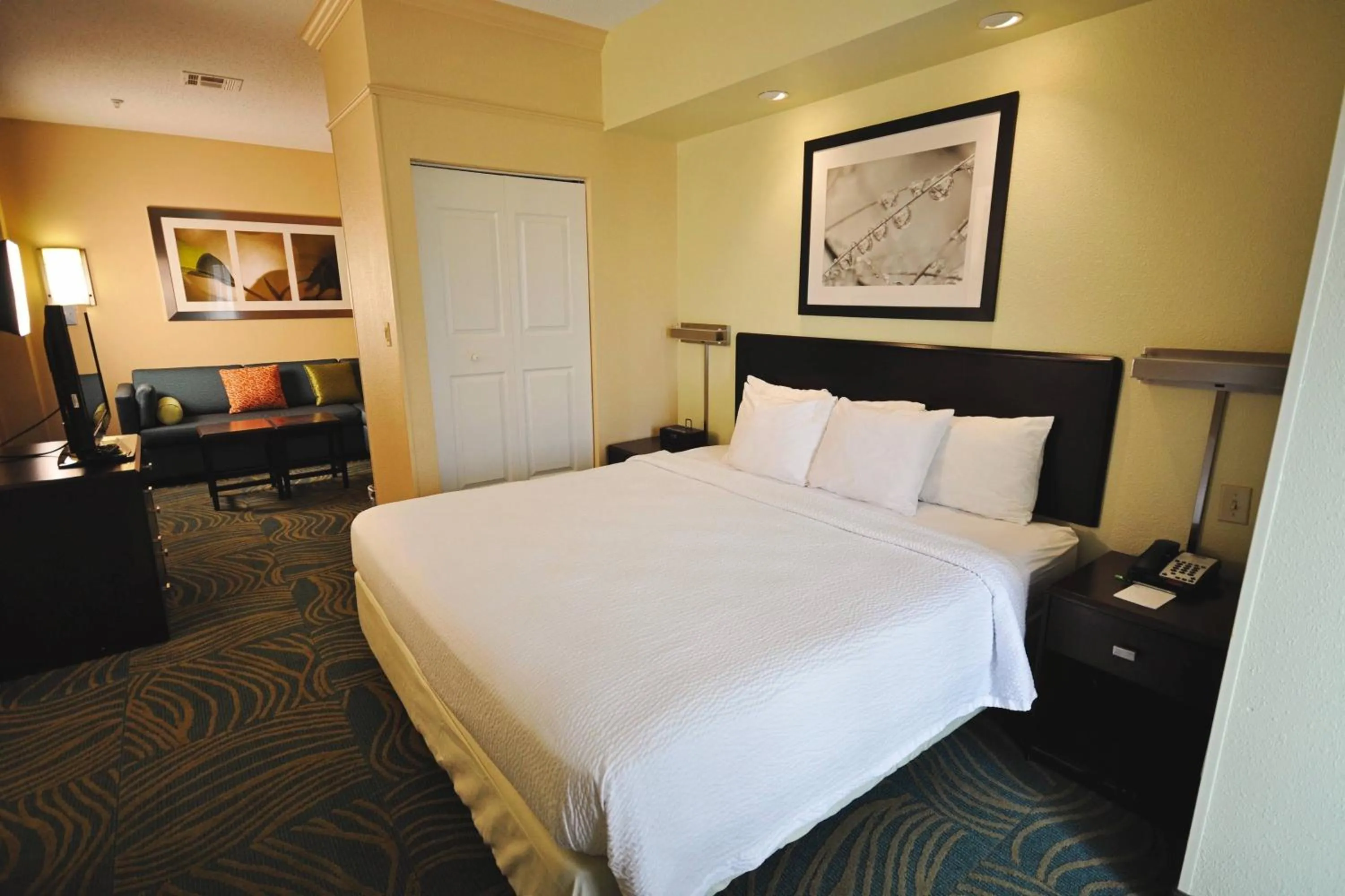 Bedroom, Bed in SpringHill Suites Galveston Island