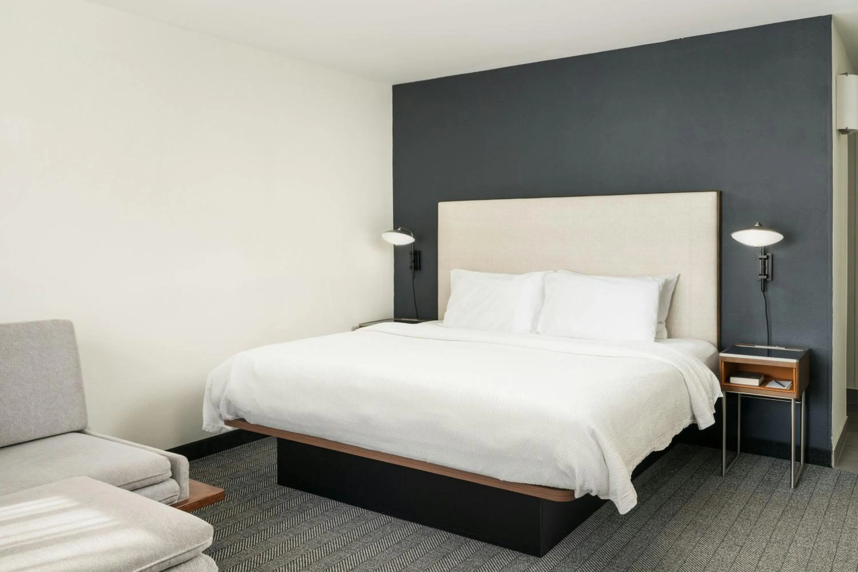 Photo of the whole room, Bed in Courtyard by Marriott Gainesville FL