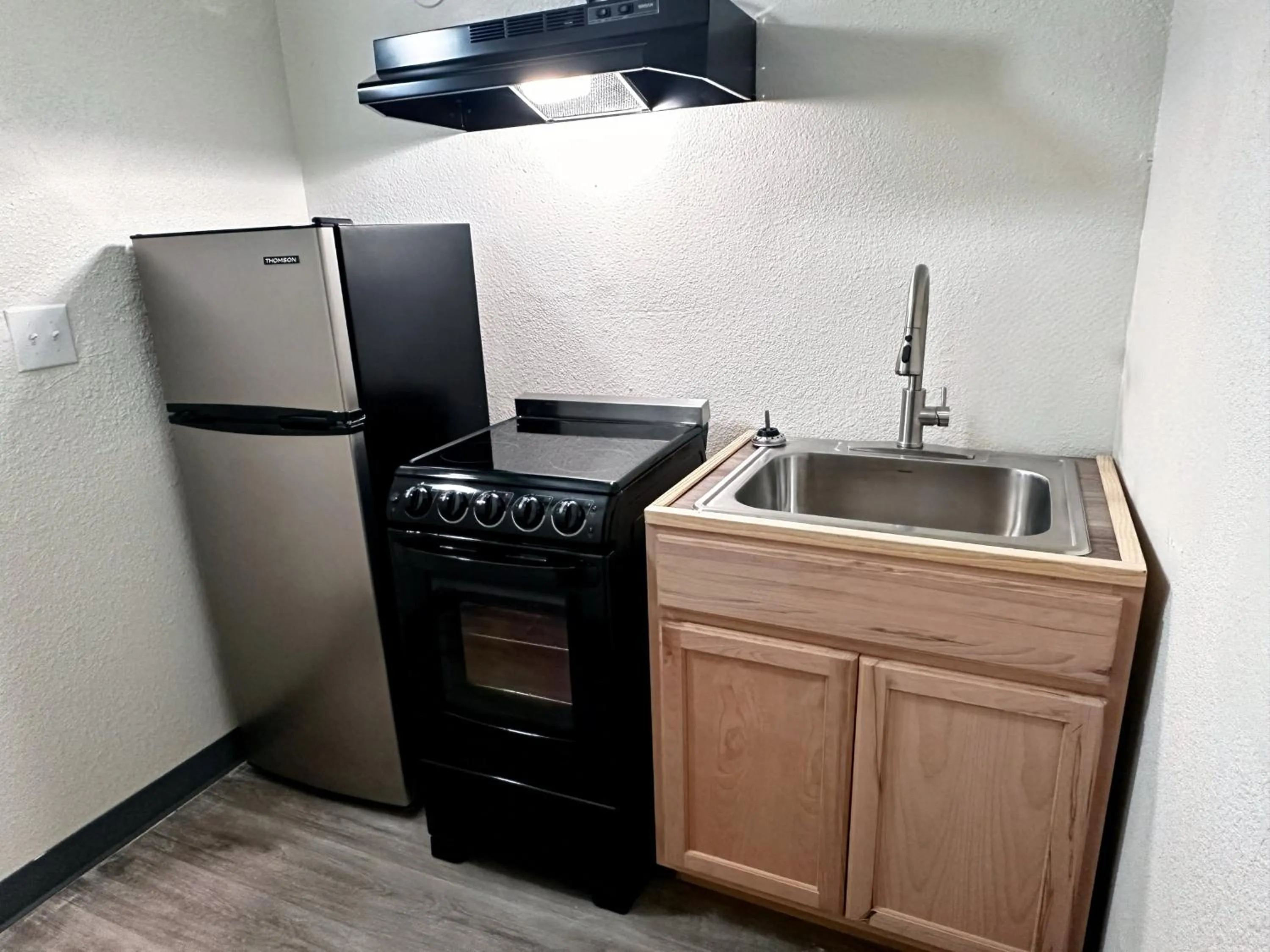 Kitchen or kitchenette in Studio City Suites, a Travelodge by Wyndham