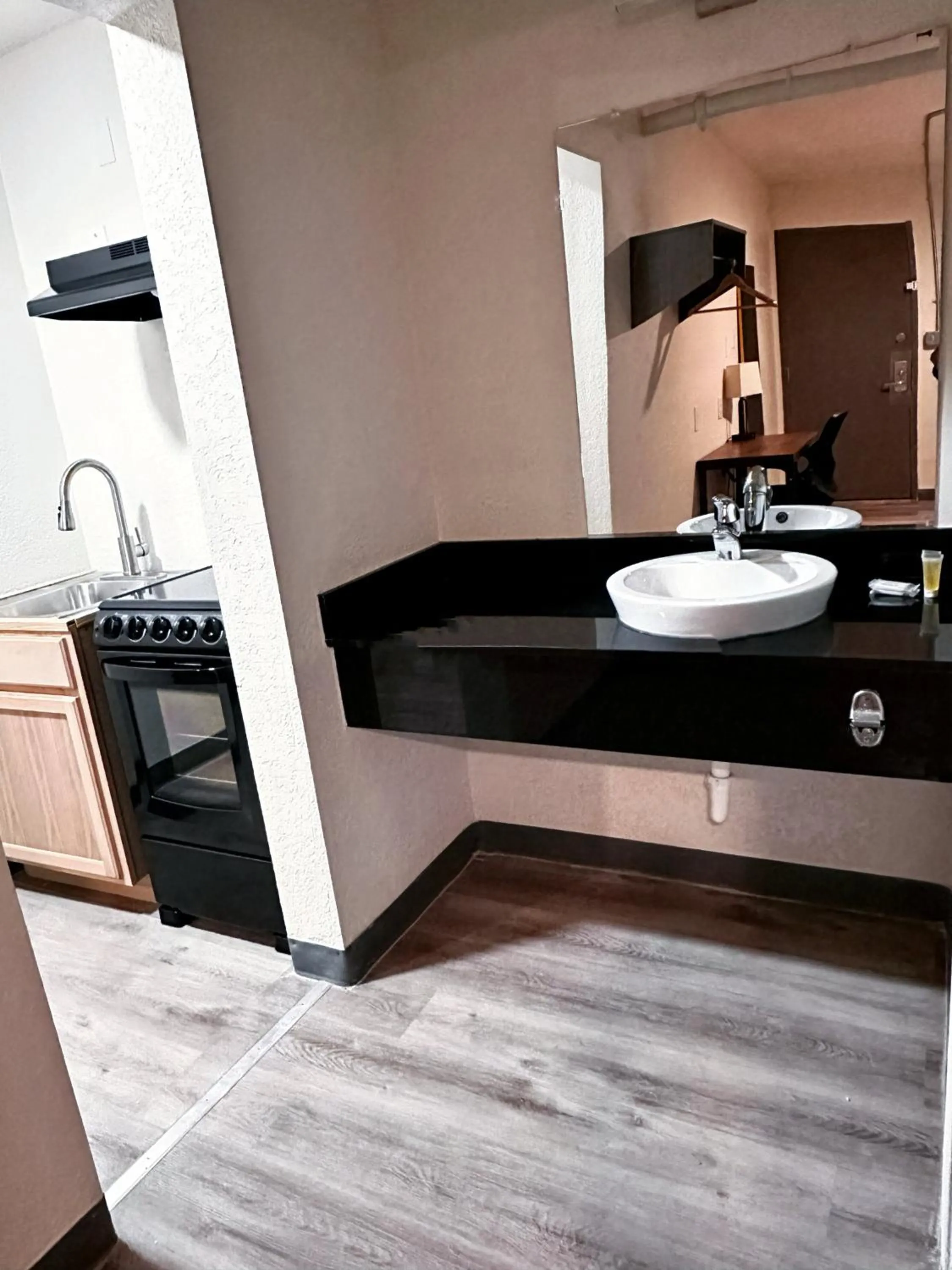 Kitchen or kitchenette in Studio City Suites, a Travelodge by Wyndham