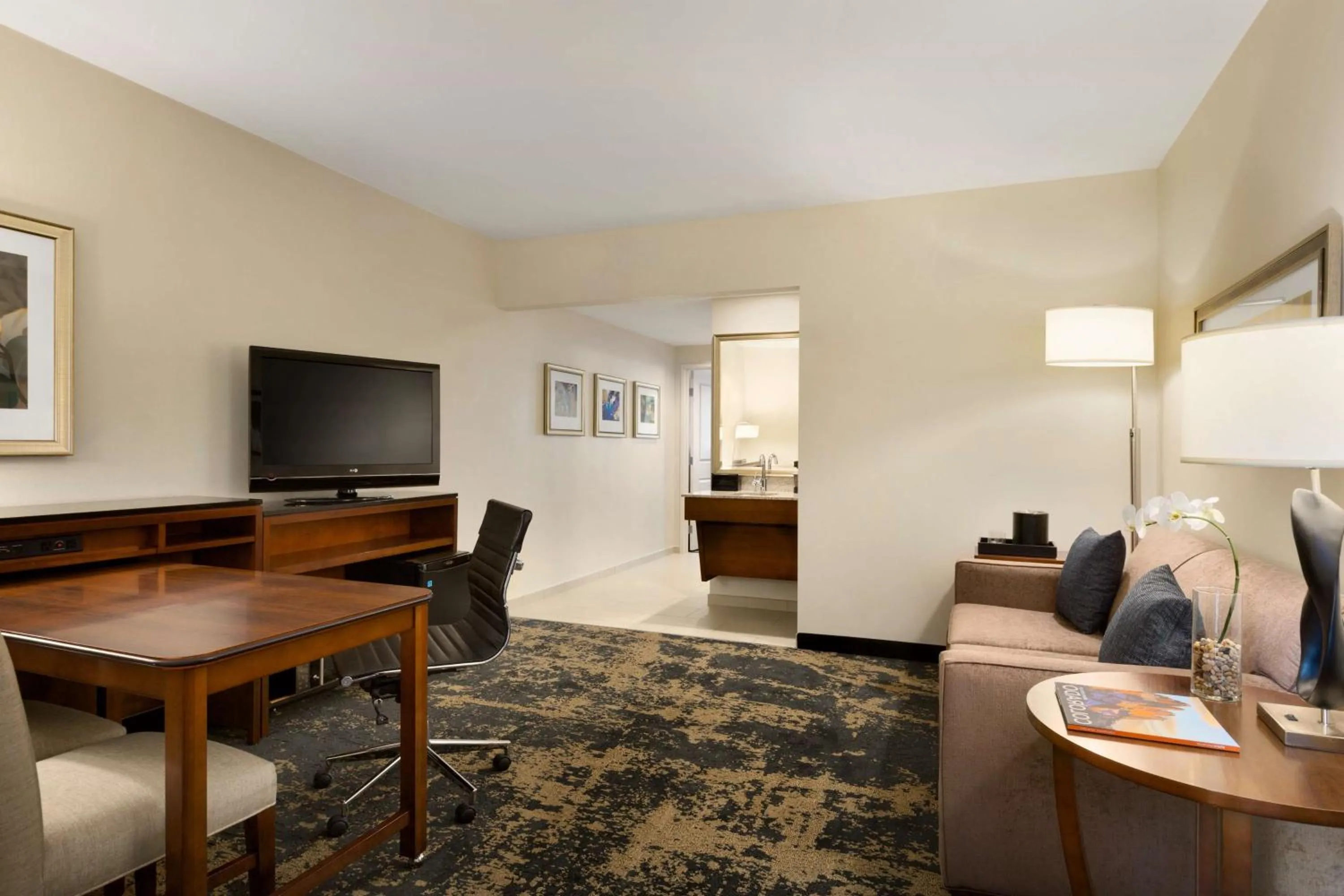 Living room in Embassy Suites by Hilton Denver Downtown Convention Center