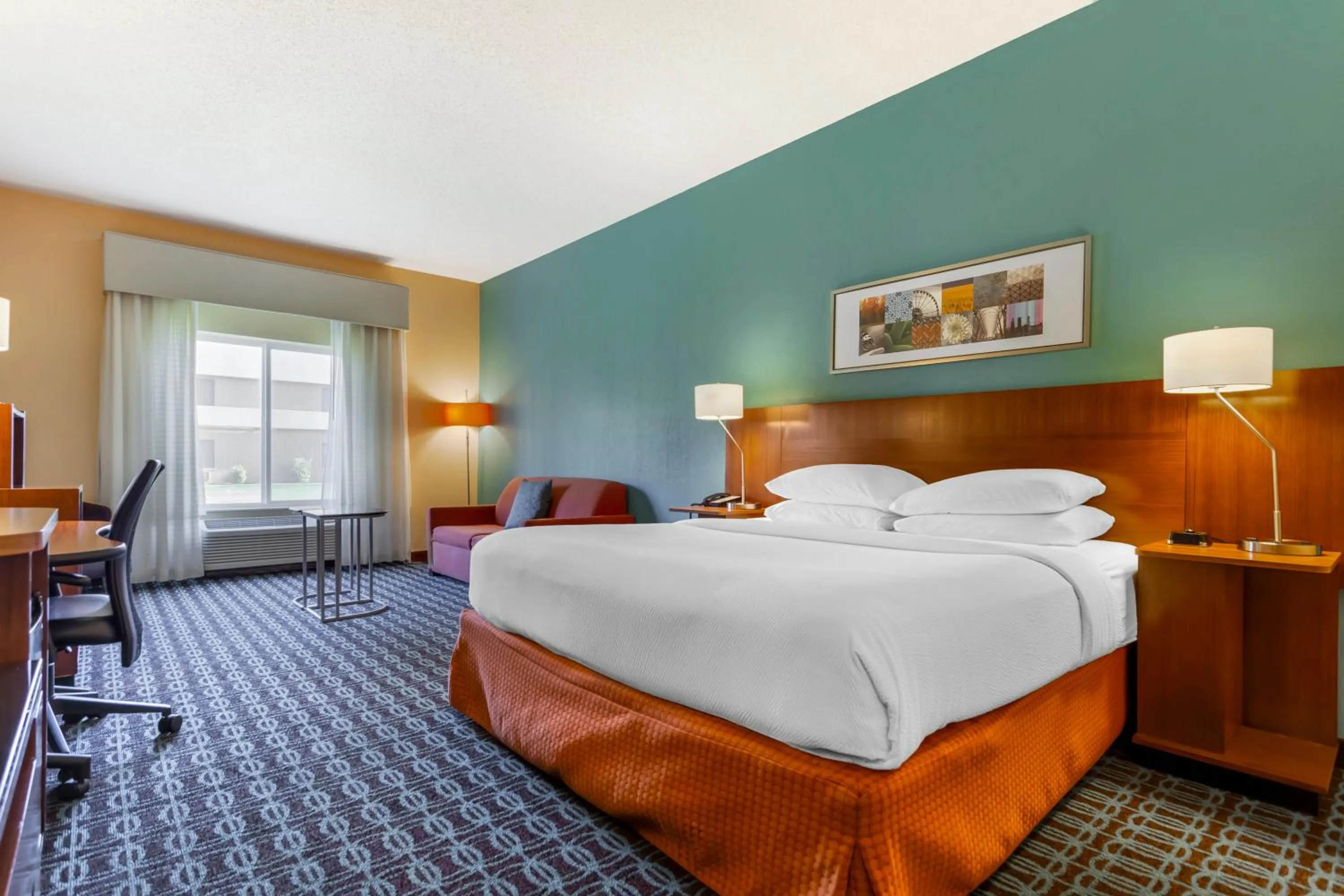 Photo of the whole room, Bed in Comfort Inn & Suites Green Bay Stadium Area