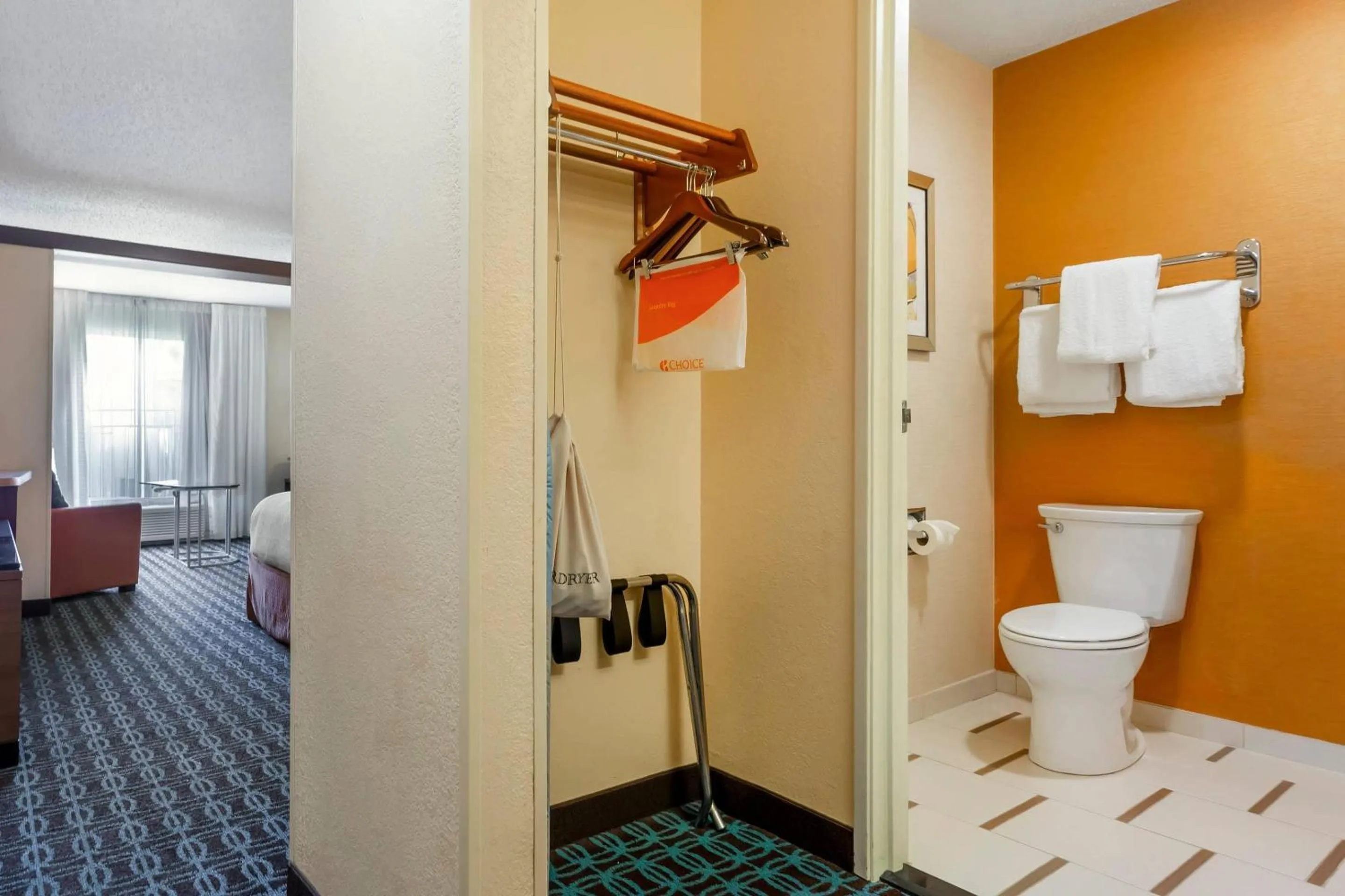 Bedroom in Comfort Inn & Suites Green Bay Stadium Area