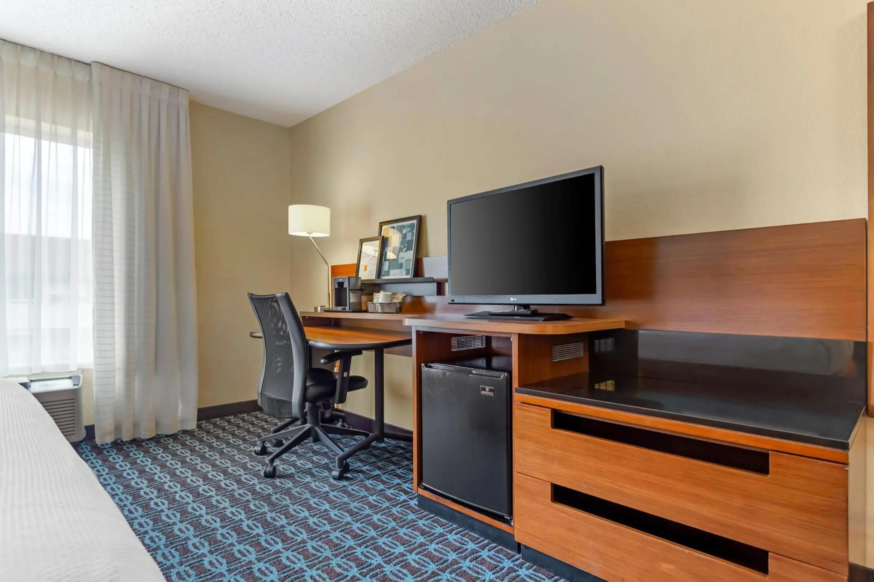 Bedroom in Comfort Inn & Suites Green Bay Stadium Area